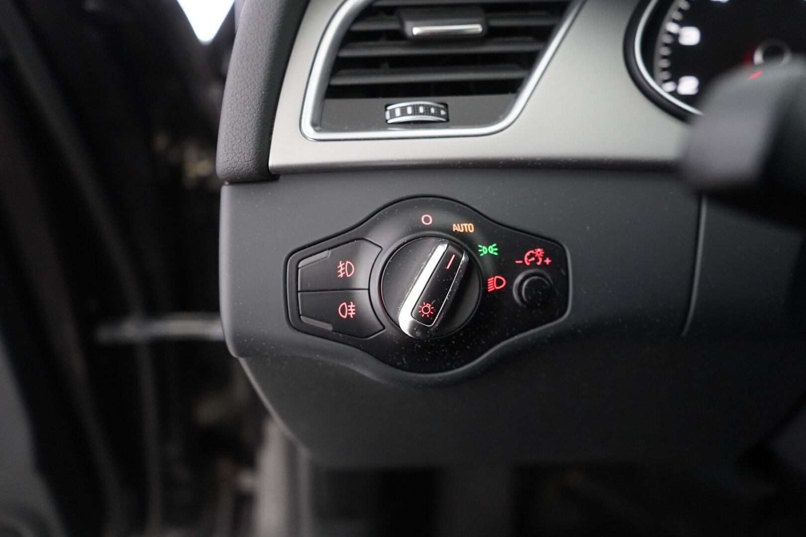 Audi A4 2014 Avant Business 1,8 TFSI 125 kW multitronic - Vakkari | Xenon | Tutkat | Suomi-auto | Hyvä huoltohistoria | Viimeisin huolto 141tkm