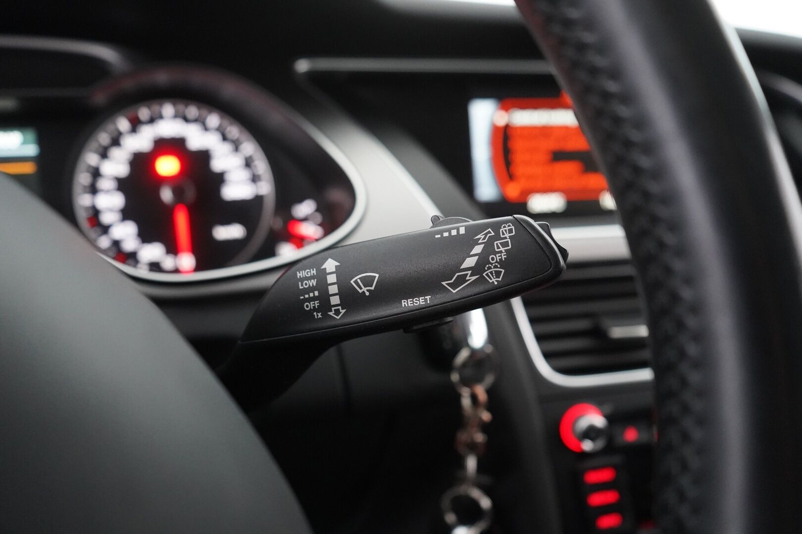 Audi A4 2014 Avant Business 1,8 TFSI 125 kW multitronic - Vakkari | Xenon | Tutkat | Suomi-auto | Hyvä huoltohistoria | Viimeisin huolto 141tkm
