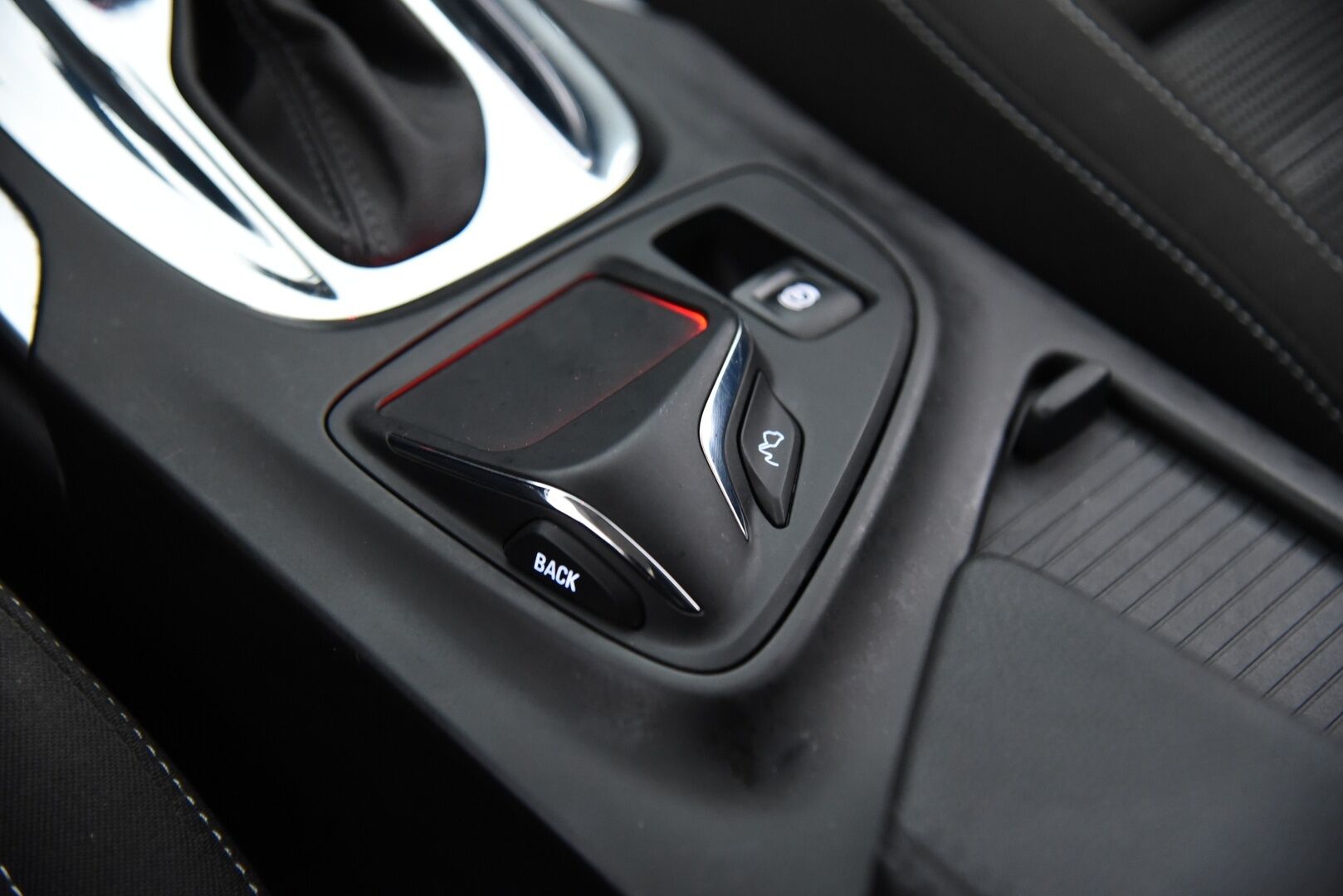 Opel Insignia 2014 4-ov Sport 1,6 Turbo 125kW AT6 * OPC-line / Webasto  / Vakkari / Muistipenkki * - Suomi-auto / Kahdet renkaat aluvantein / Tarkka huoltohistoria - HULLUT AVAJAISHULINAT KORKOTARJOUS 3,29 %