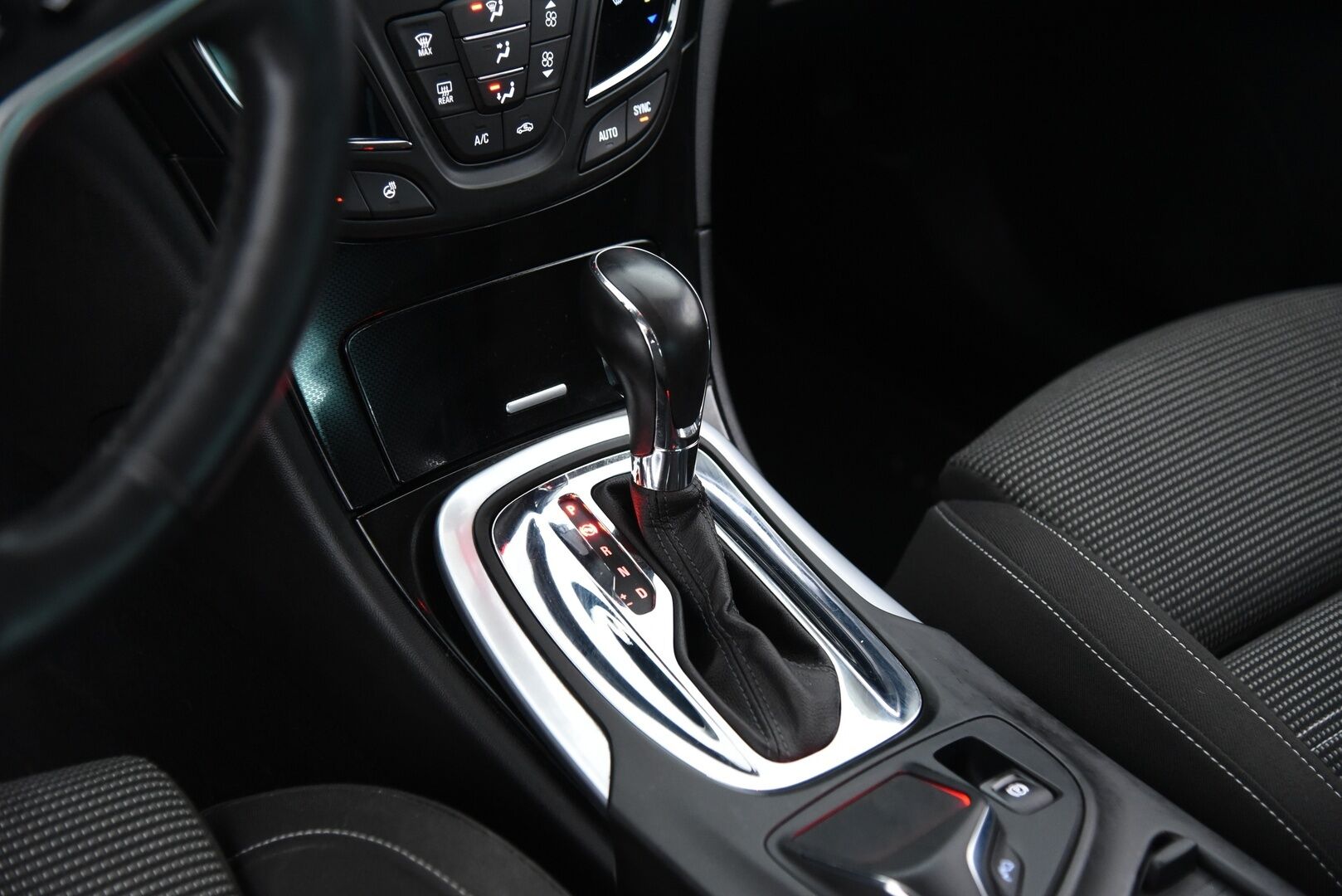 Opel Insignia 2014 4-ov Sport 1,6 Turbo 125kW AT6 * OPC-line / Webasto  / Vakkari / Muistipenkki * - Suomi-auto / Kahdet renkaat aluvantein / Tarkka huoltohistoria - HULLUT AVAJAISHULINAT KORKOTARJOUS 3,29 %