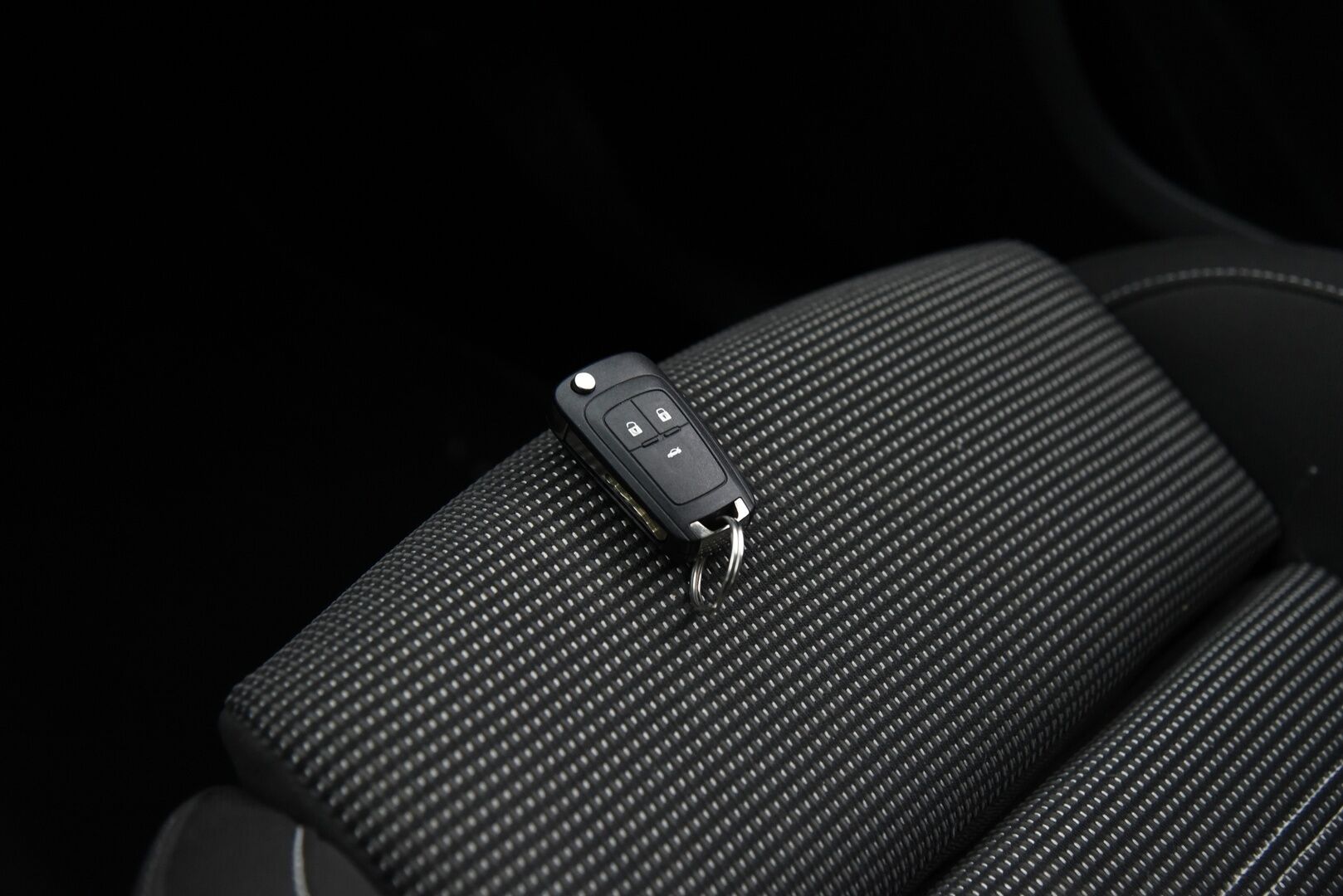 Opel Insignia 2014 4-ov Sport 1,6 Turbo 125kW AT6 * OPC-line / Webasto  / Vakkari / Muistipenkki * - Suomi-auto / Kahdet renkaat aluvantein / Tarkka huoltohistoria - HULLUT AVAJAISHULINAT KORKOTARJOUS 3,29 %