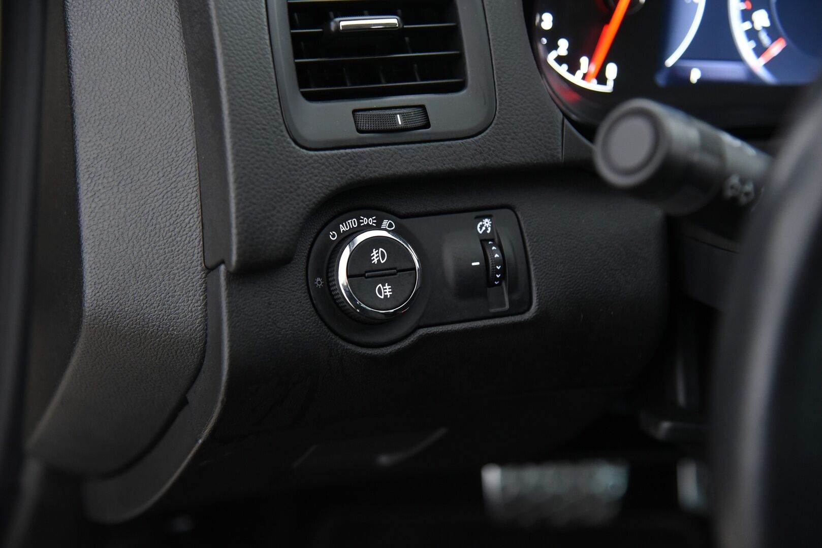 Opel Insignia 2014 4-ov Sport 1,6 Turbo 125kW AT6 * OPC-line / Webasto  / Vakkari / Muistipenkki * - Suomi-auto / Kahdet renkaat aluvantein / Tarkka huoltohistoria - HULLUT AVAJAISHULINAT KORKOTARJOUS 3,29 %