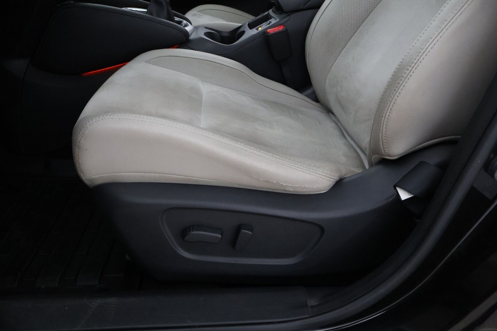 Nissan Qashqai 2014 1,6dCi Business 360 4WD 6M/T Alcantara - Suomiauto / Lasikatto / 360-Kamera / Nahka-Alcantara / Vetokoukku / BLIS / Sähköpenkki / Lämpölasi / Huippuvarusteet / Ketju vaihdettu!