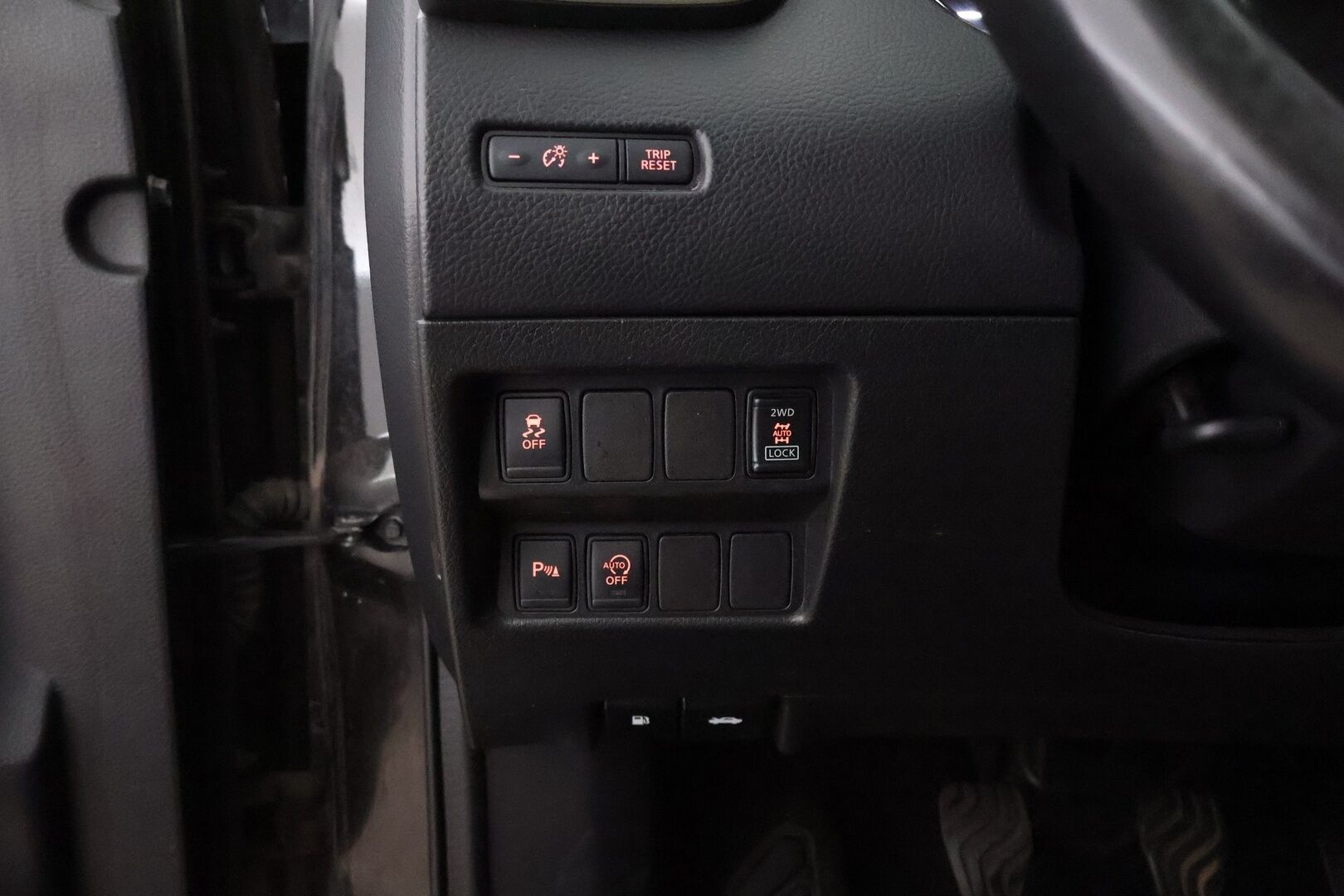 Nissan Qashqai 2014 1,6dCi Business 360 4WD 6M/T Alcantara - Suomiauto / Lasikatto / 360-Kamera / Nahka-Alcantara / Vetokoukku / BLIS / Sähköpenkki / Lämpölasi / Huippuvarusteet / Ketju vaihdettu!