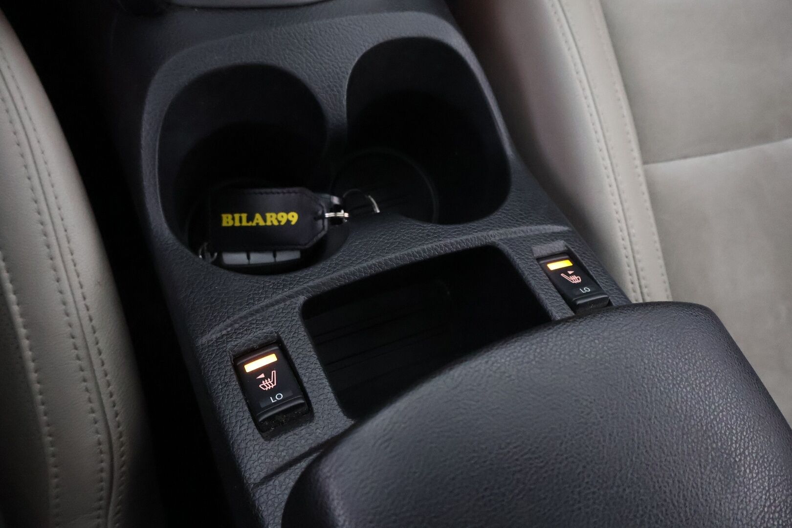 Nissan Qashqai 2014 1,6dCi Business 360 4WD 6M/T Alcantara - Suomiauto / Lasikatto / 360-Kamera / Nahka-Alcantara / Vetokoukku / BLIS / Sähköpenkki / Lämpölasi / Huippuvarusteet / Ketju vaihdettu!