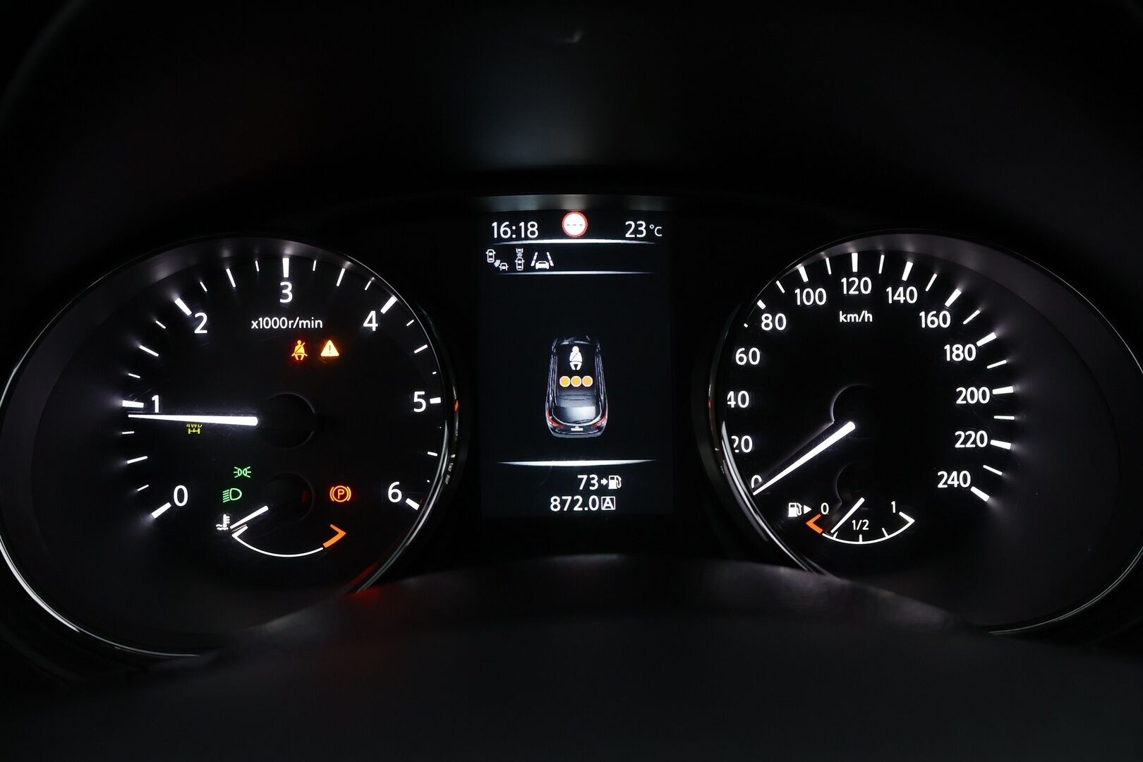 Nissan Qashqai 2014 1,6dCi Business 360 4WD 6M/T Alcantara - Suomiauto / Lasikatto / 360-Kamera / Nahka-Alcantara / Vetokoukku / BLIS / Sähköpenkki / Lämpölasi / Huippuvarusteet / Ketju vaihdettu!