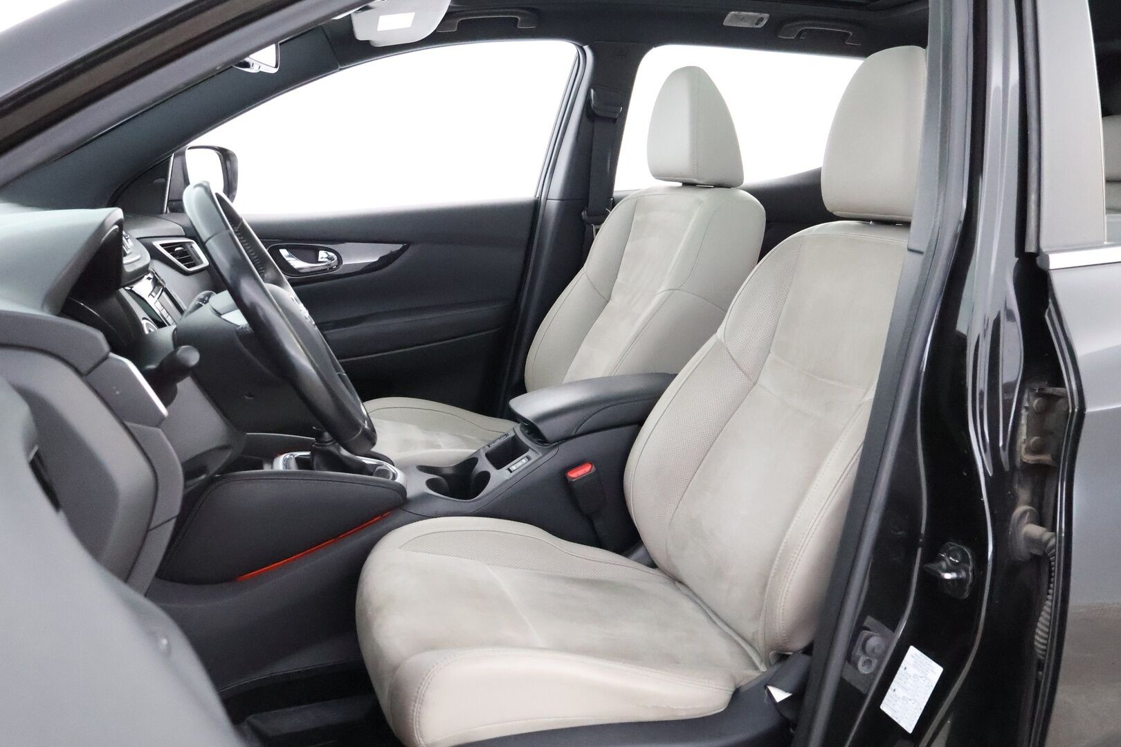 Nissan Qashqai 2014 1,6dCi Business 360 4WD 6M/T Alcantara - Suomiauto / Lasikatto / 360-Kamera / Nahka-Alcantara / Vetokoukku / BLIS / Sähköpenkki / Lämpölasi / Huippuvarusteet / Ketju vaihdettu!
