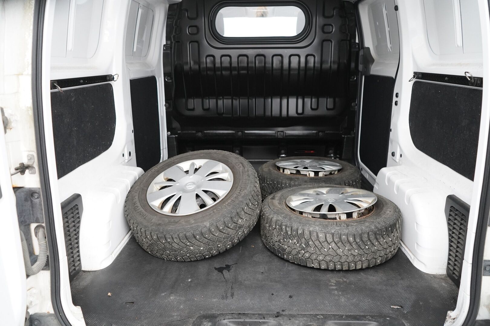 Nissan NV200 2015 Van 1,5 dCi 90 DPF 5MT Blind, SSD Blind Working Star Edition *Koukku / Lohko+sisähaara / Ilmastointi / Vakkari* - 1-omistajalta / Jakohihna juuri vaihdettu / Täydellinen huoltohistoria / Suomi-auto