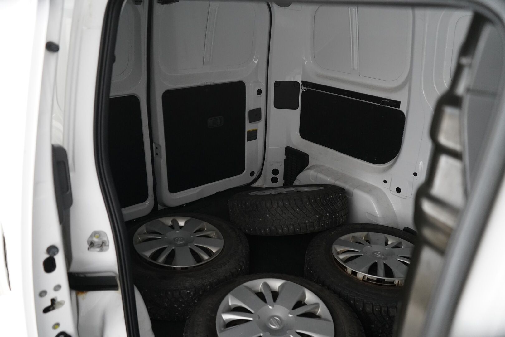 Nissan NV200 2015 Van 1,5 dCi 90 DPF 5MT Blind, SSD Blind Working Star Edition *Koukku / Lohko+sisähaara / Ilmastointi / Vakkari* - 1-omistajalta / Jakohihna juuri vaihdettu / Täydellinen huoltohistoria / Suomi-auto