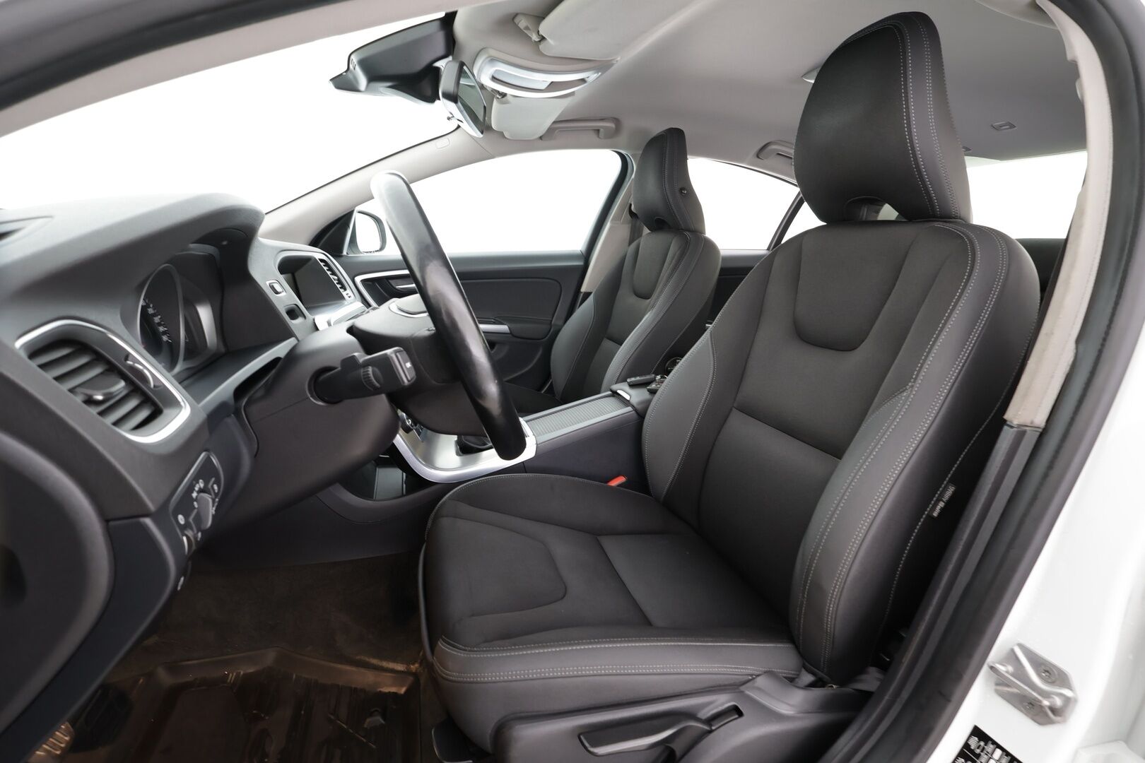 Volvo S60 2014 T3 Momentum *Vakkari / P.tutka / Koukku / Lohkolämmitin / Ratinlämmitin / Puolinahat* - Juuri katsastettu / Suomi-auto / Kahdet renkaat aluvanteilla