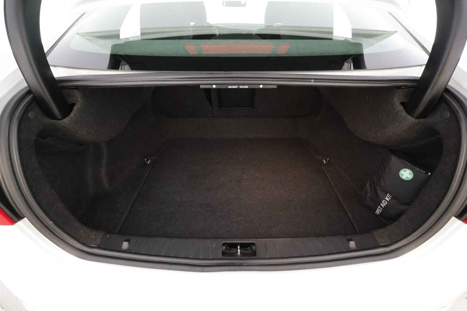 Volvo S60 2014 T3 Momentum *Vakkari / P.tutka / Koukku / Lohkolämmitin / Ratinlämmitin / Puolinahat* - Juuri katsastettu / Suomi-auto / Kahdet renkaat aluvanteilla