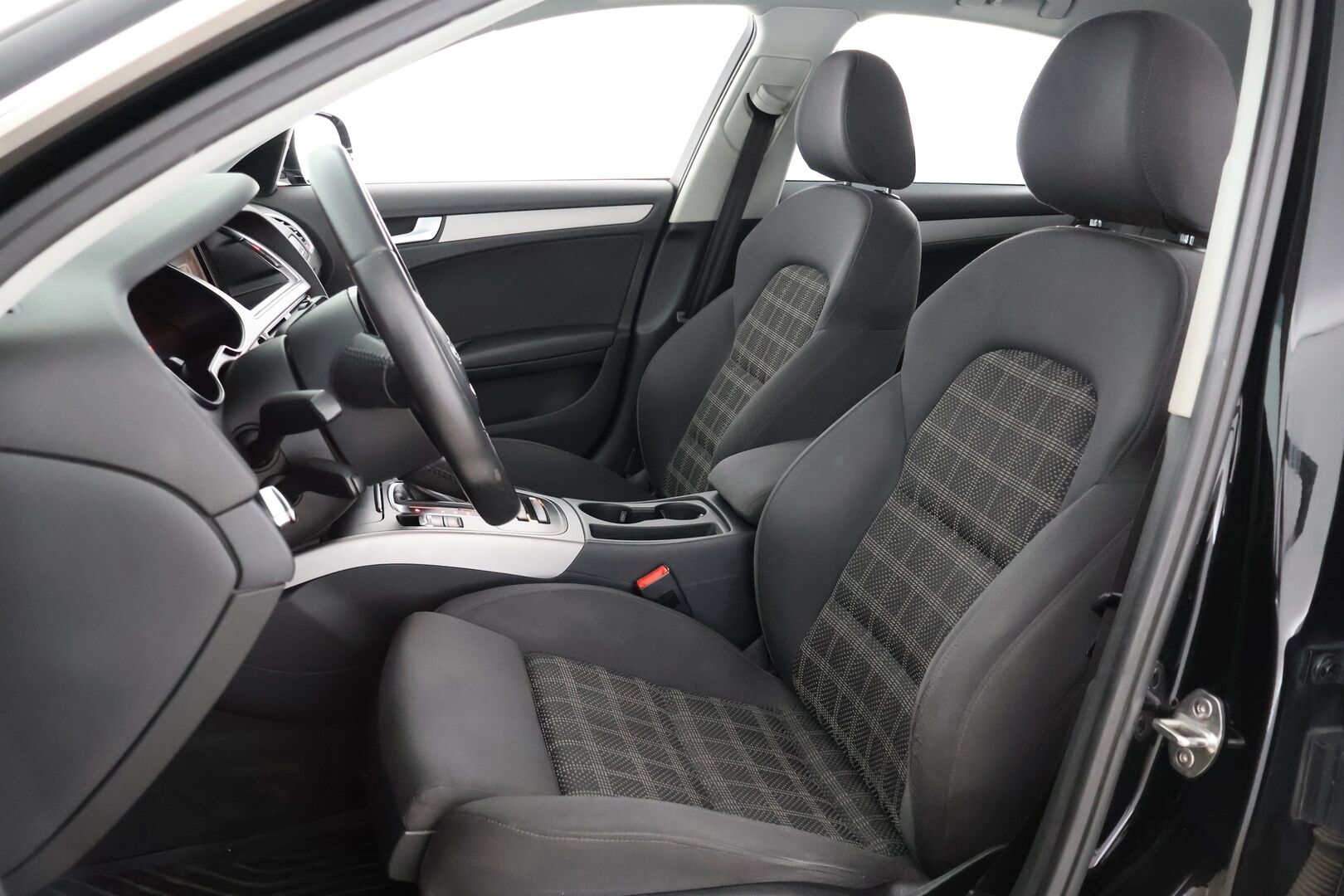 Audi A4 2014 Sedan Land of quattro Edition 2,0 TDI 130 kW quattro S tronic - Myydään vain yrityksille! | webasto | S-line | vakkari |