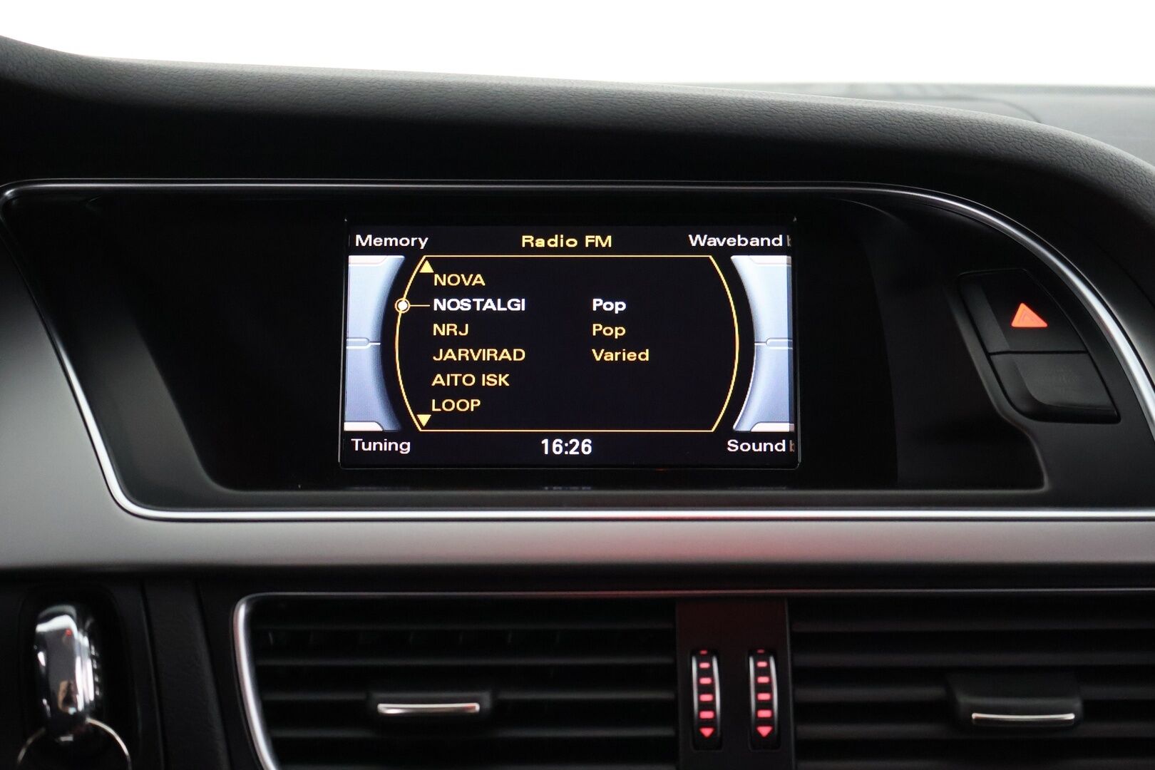 Audi A4 2014 Sedan Land of quattro Edition 2,0 TDI 130 kW quattro S tronic - Myydään vain yrityksille! | webasto | S-line | vakkari |