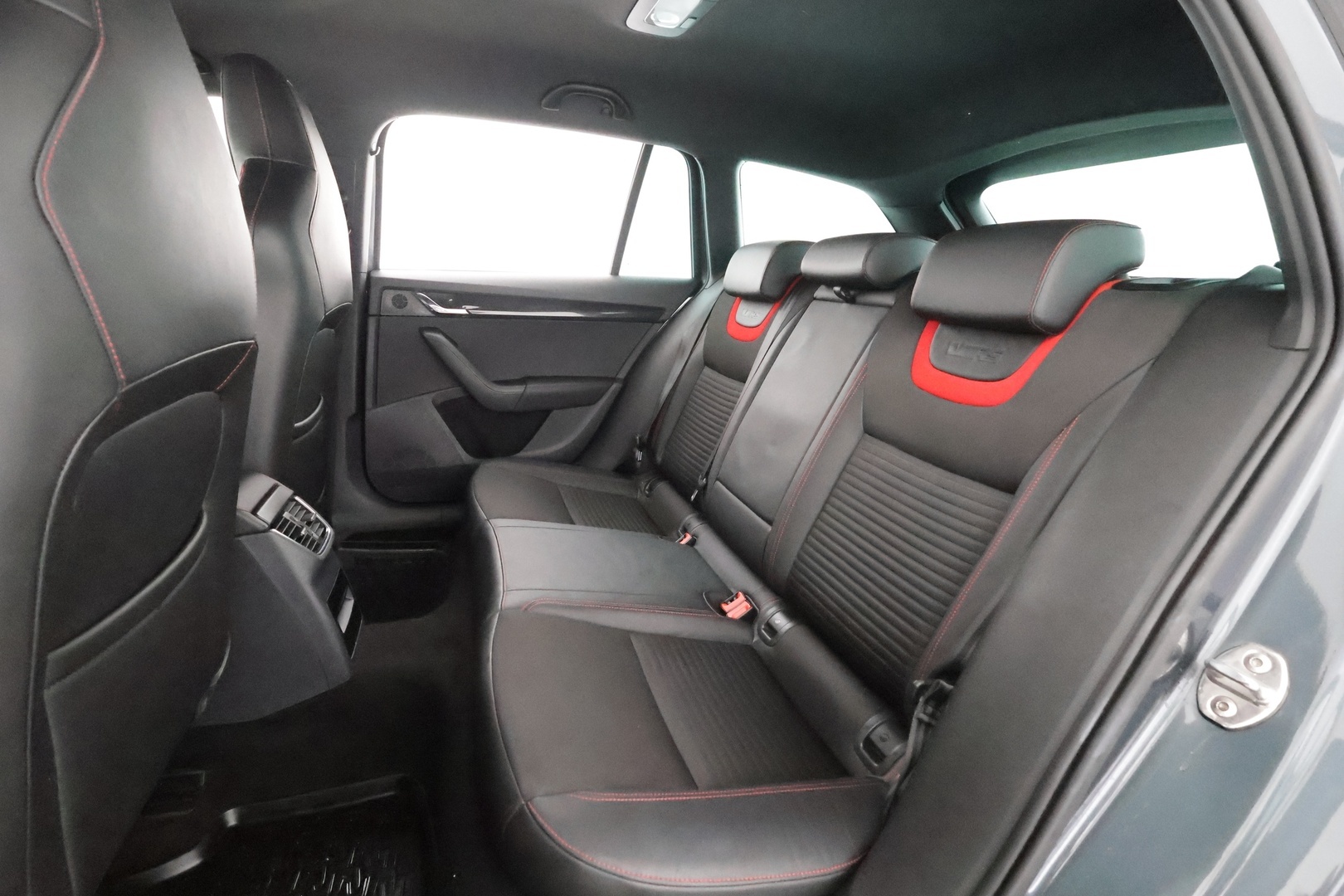 Skoda Octavia 2015 Combi 2,0 TSI RS - | ACC | Koukku | Xenon | P.tutka | Bluetooth | Suomi-auto | Kahdet Renkaat |