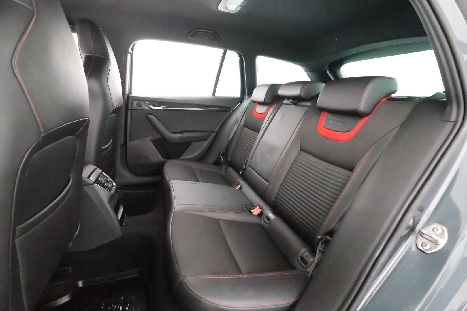Skoda Octavia 2015 Combi 2,0 TSI RS - | ACC | Koukku | Xenon | P.tutka | Bluetooth | Suomi-auto | Kahdet Renkaat |