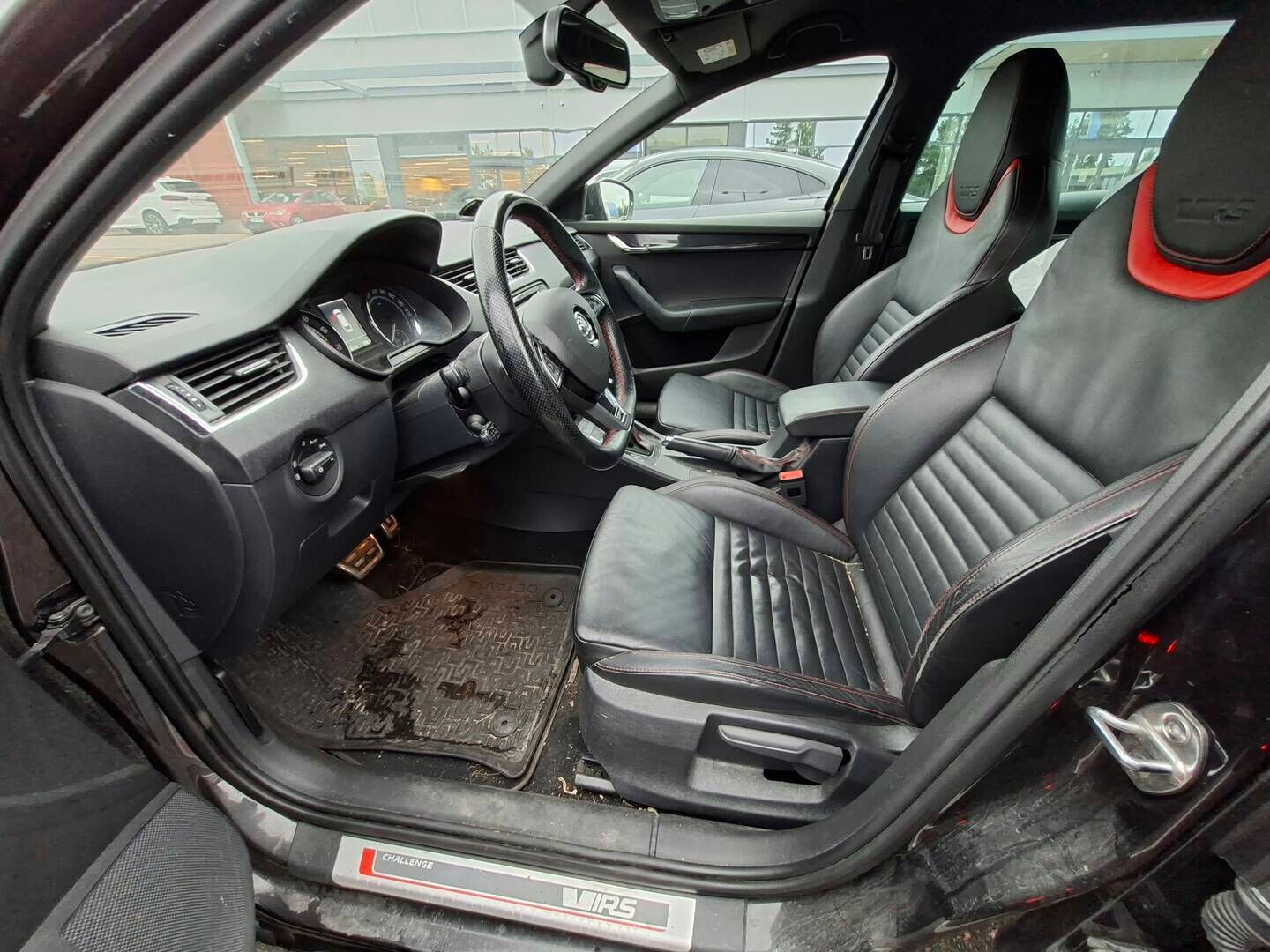 Skoda Octavia 2015 Combi 2,0 TSI RS DSG Autom. - | Webasto | ACC | Nahkasisusta | Challenge-paketti | Navi | P-tutka | 2x aluvanteet | 