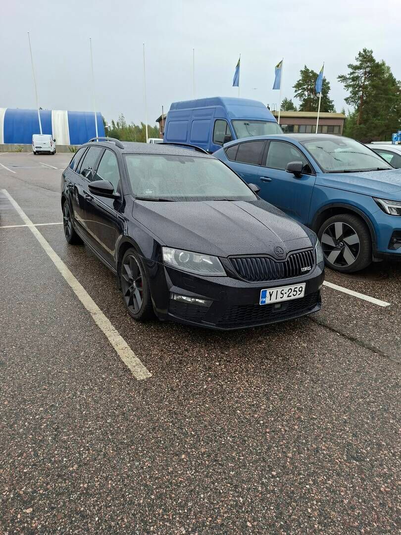 Skoda Octavia 2015 Combi 2,0 TSI RS DSG Autom. - | Webasto | ACC | Nahkasisusta | Challenge-paketti | Navi | P-tutka | 2x aluvanteet | 