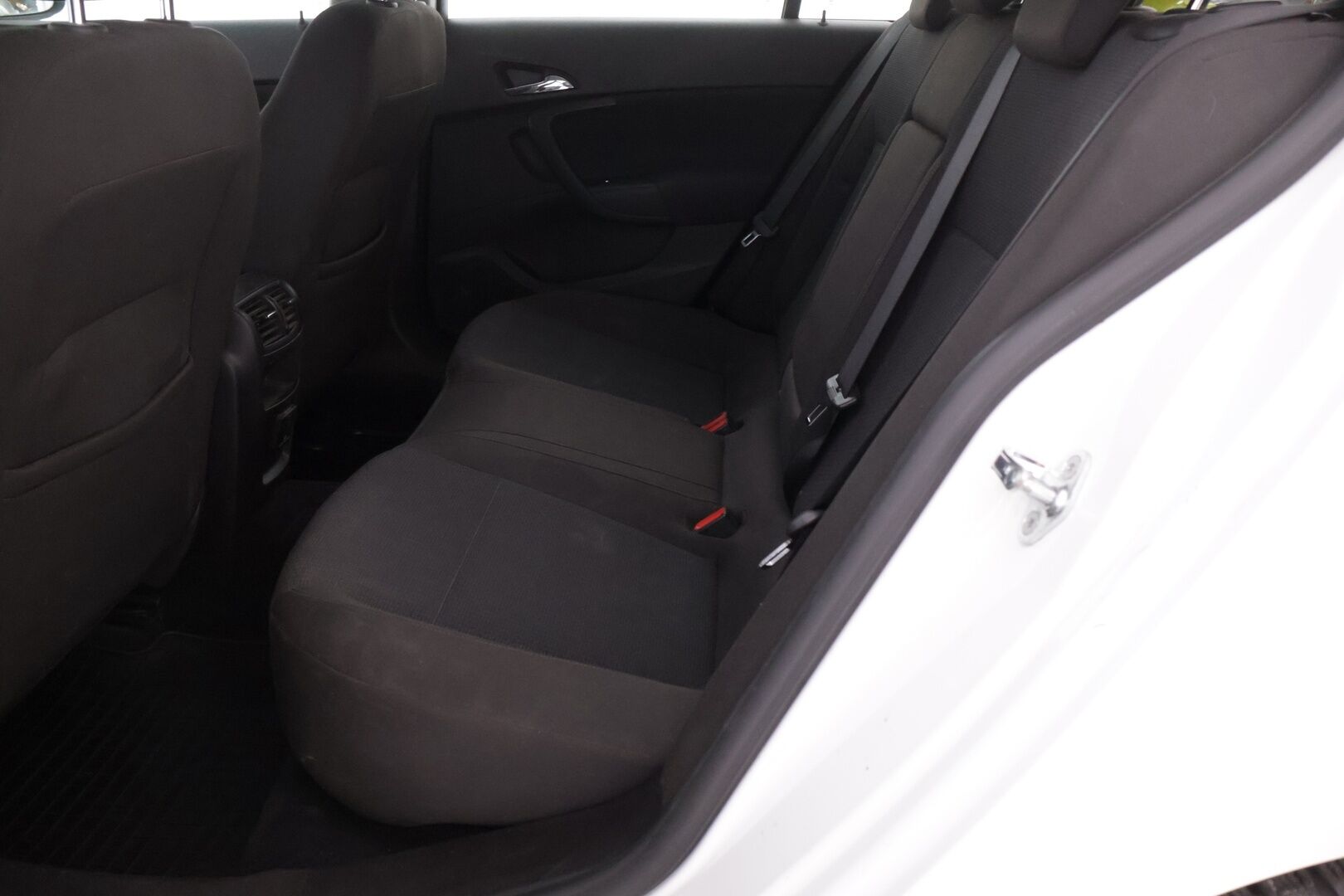 Opel Insignia 2015 2,0 CDTI ecoFLEX 103kW - | Webasto | Koukku | Tutkat | Bluetooth | Vakkari | Huoltokirja | 2x renkaat ja vanteet |