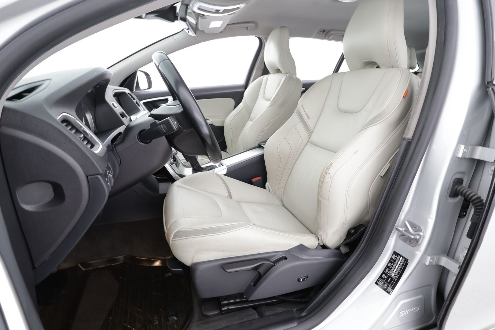 Volvo V60 2015 D4 Ocean Race Business aut * Webasto / Koukku / Vakkari / Xenon / P.Tutka / Puolinahat / Navi * - Suomi-auto / Kahdet renkaat - HULLUT VÄLIPÄIVÄT KORKOTARJOUS 2,49%