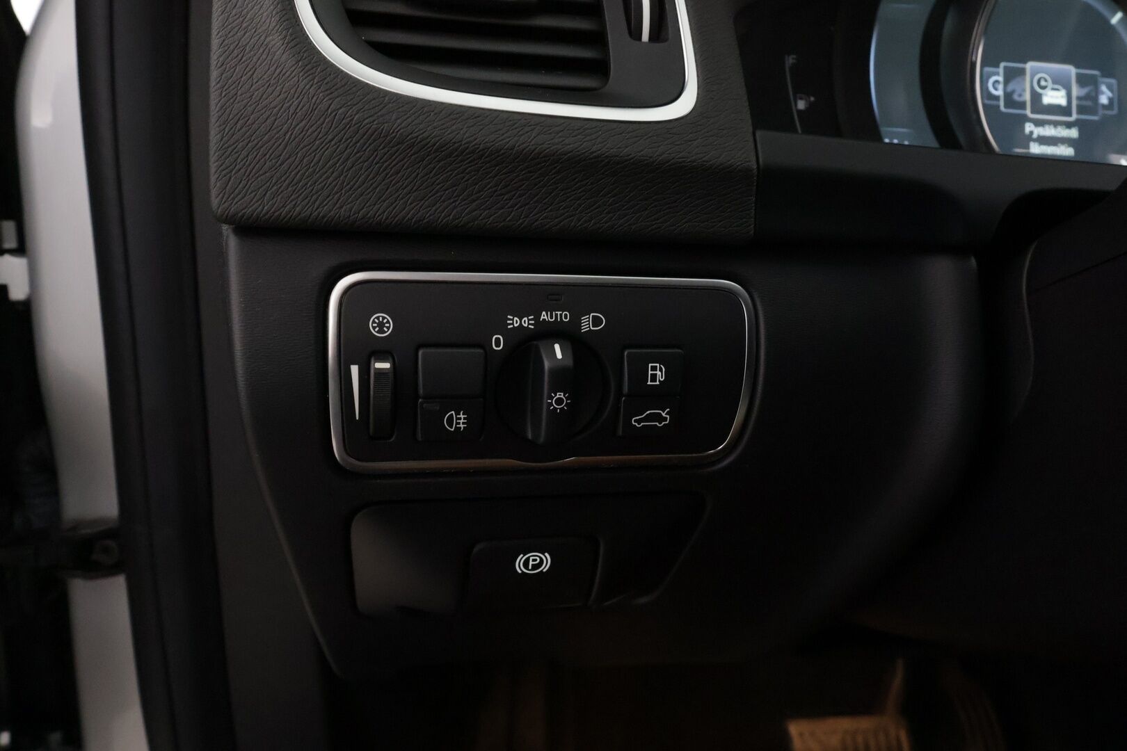 Volvo V60 2015 D4 Ocean Race Business aut * Webasto / Koukku / Vakkari / Xenon / P.Tutka / Puolinahat / Navi * - Suomi-auto / Kahdet renkaat - Osta nyt, maksa vasta ensi vuonna