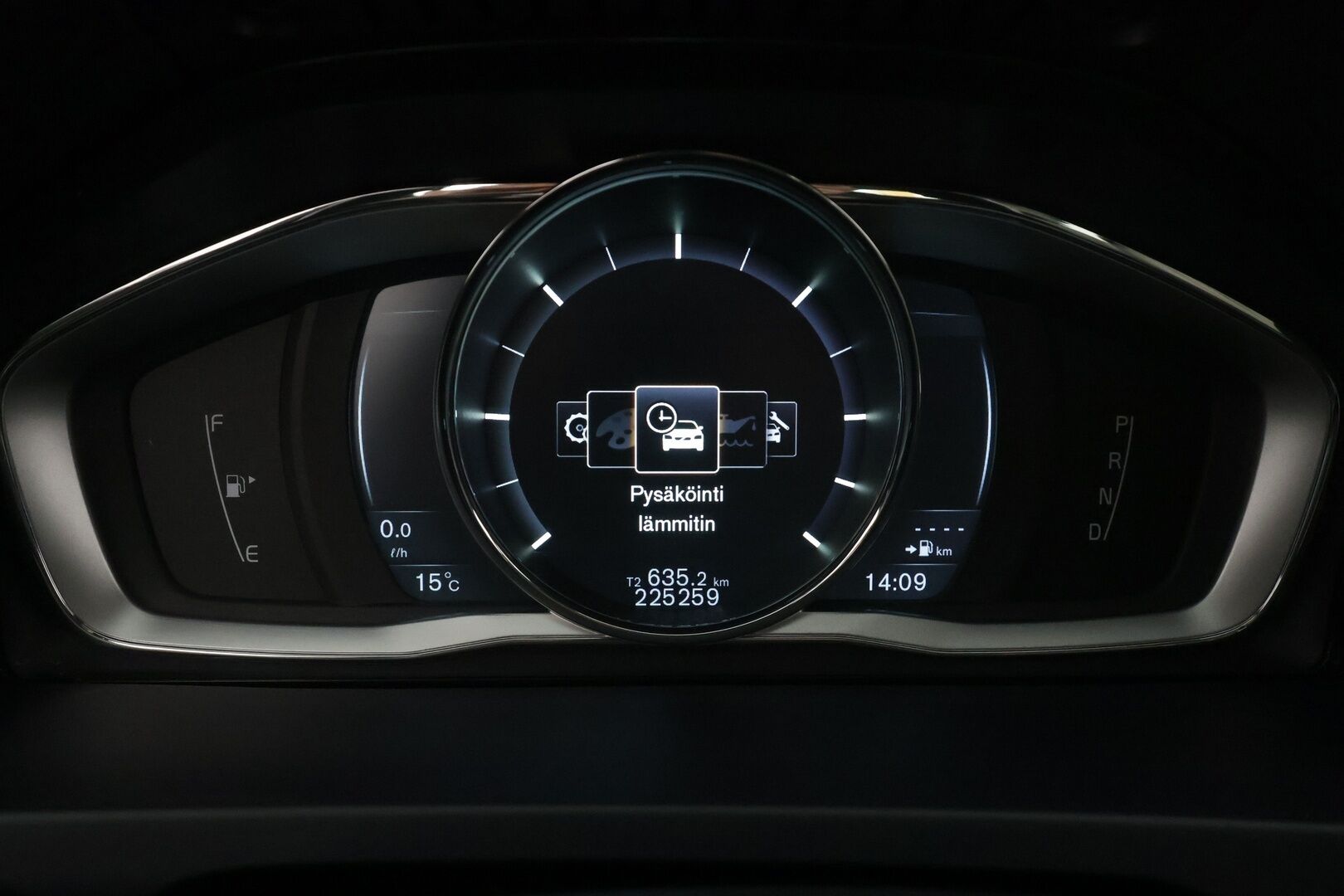 Volvo V60 2015 D4 Ocean Race Business aut * Webasto / Koukku / Vakkari / Xenon / P.Tutka / Puolinahat / Navi * - Suomi-auto / Kahdet renkaat - Osta nyt, maksa vasta ensi vuonna