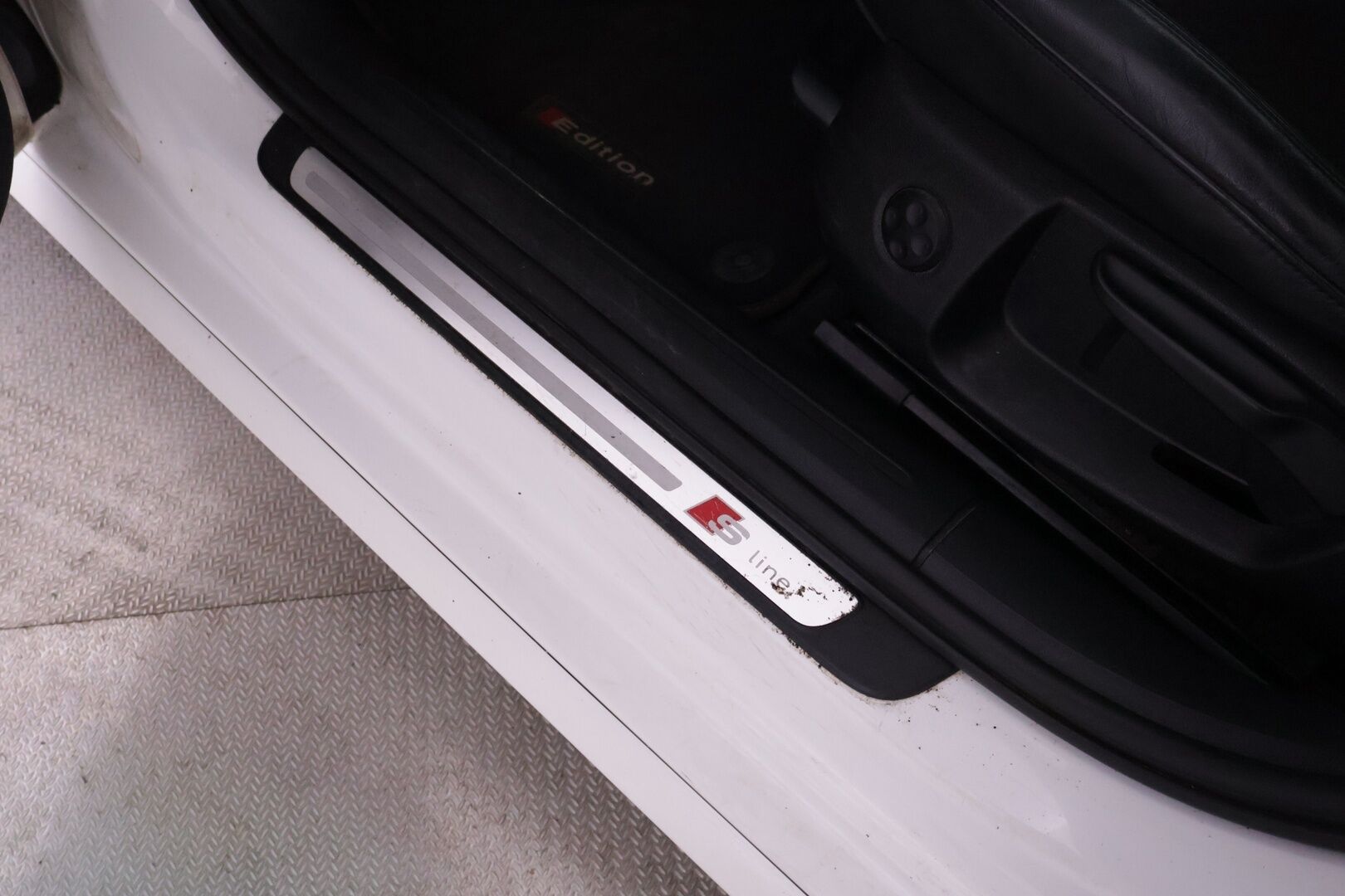 Audi A4 2015 Sedan TDI Edition 2,0 TDI clean diesel 140 kW quattro S tronic - Myydään Huutokaupat.com