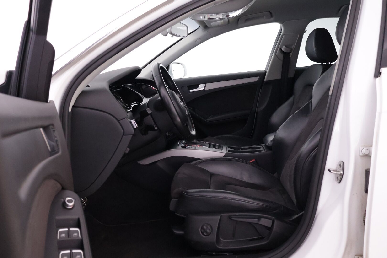 Audi A4 2015 Sedan TDI Edition 2,0 TDI clean diesel 140 kW quattro S tronic - Myydään Huutokaupat.com
