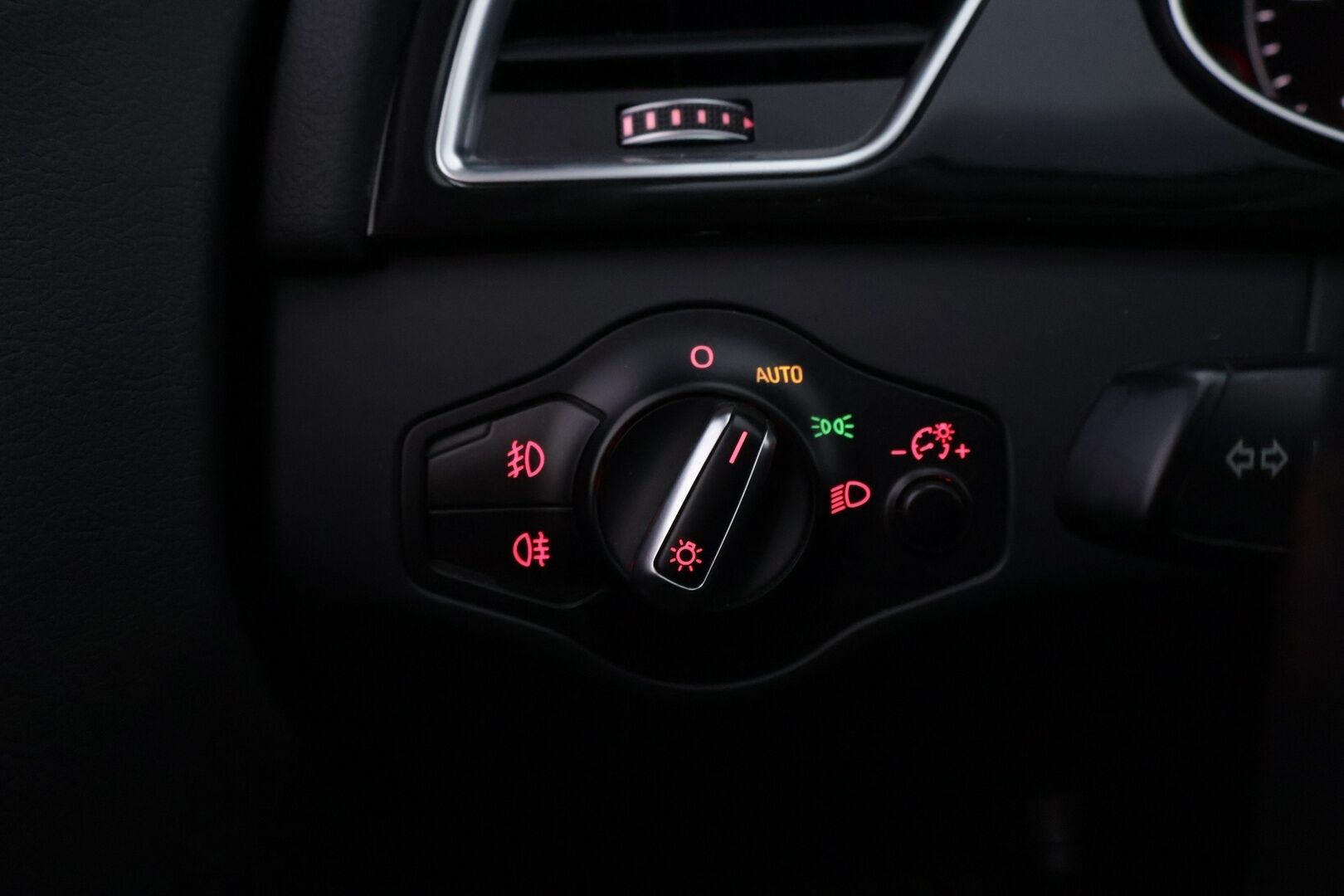 Audi A4 2015 Sedan TDI Edition 2,0 TDI clean diesel 140 kW quattro S tronic - Myydään Huutokaupat.com