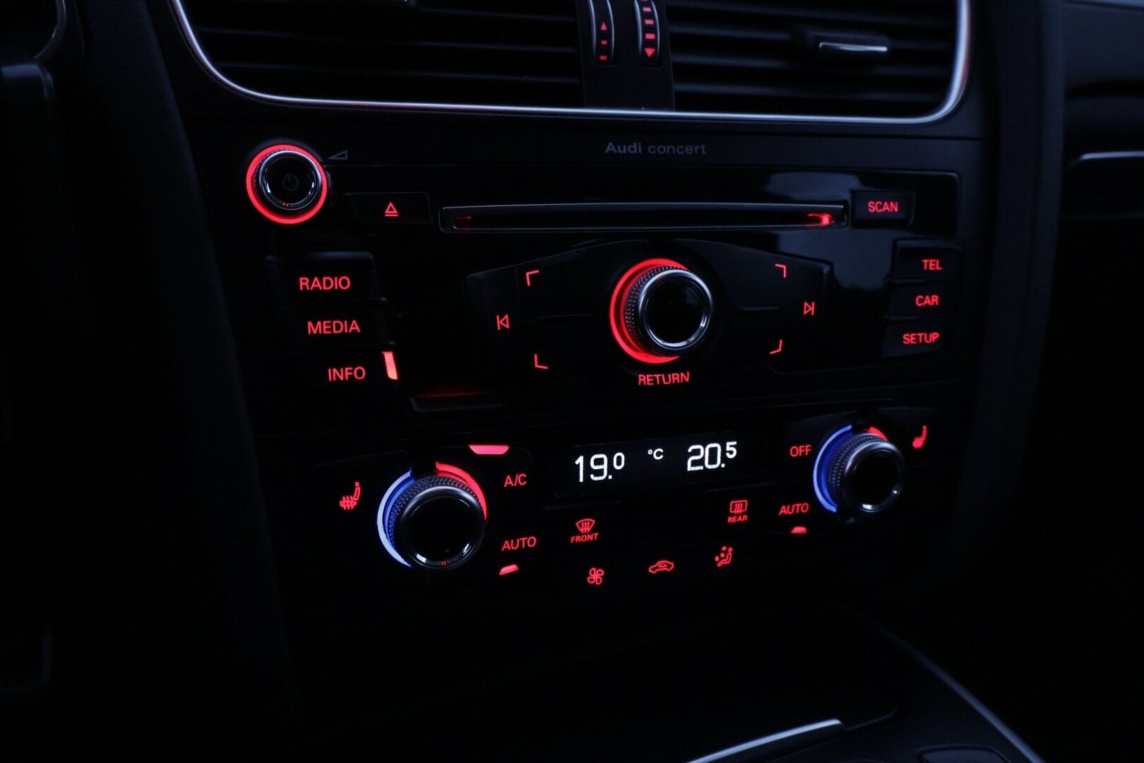 Audi A4 2015 Sedan TDI Edition 2,0 TDI clean diesel 140 kW quattro S tronic - Myydään Huutokaupat.com