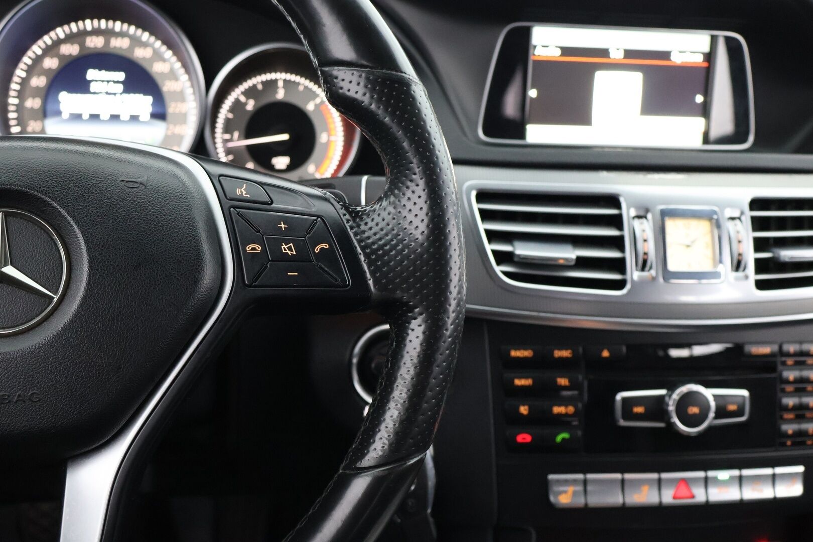 Mercedes-Benz E 2015 220 BlueTec T A Business - TÄMÄ AUTO MYYDÄÄN HUUTOKAUPAT.COM:ssa