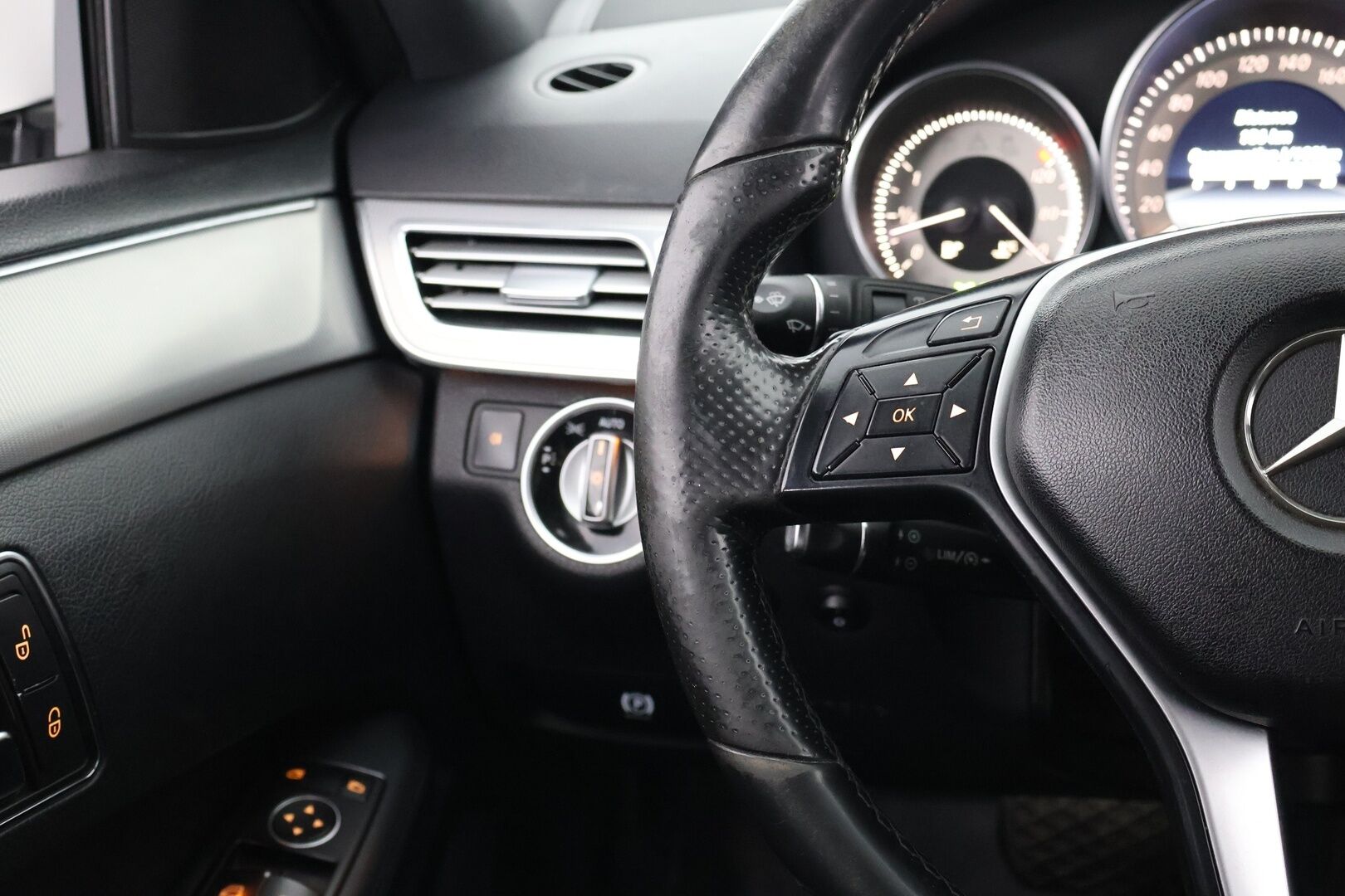 Mercedes-Benz E 2015 220 BlueTec T A Business - TÄMÄ AUTO MYYDÄÄN HUUTOKAUPAT.COM:ssa