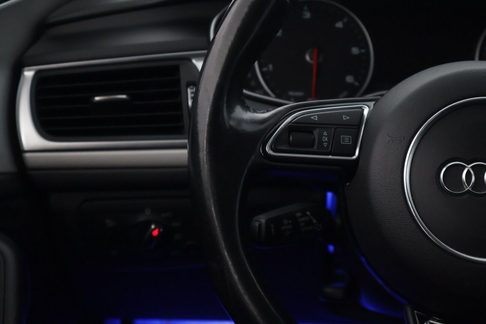 Audi A6 2016 Avant Business Sport 2,0 TDI 140 kW ultra S tronic / Facelift / P-tutkat / Vakionopeudensäädin / Bluetooth - * RS lookilla oleva katseiden kääntäjä! *