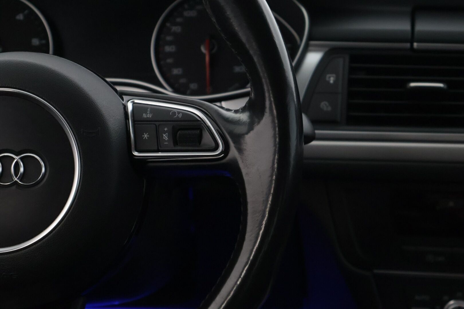 Audi A6 2015 Avant Business Sport 2,0 TDI 140 kW ultra S tronic / Facelift / P-tutkat / Vakionopeudensäädin / Bluetooth - * RS lookilla oleva katseiden kääntäjä! *