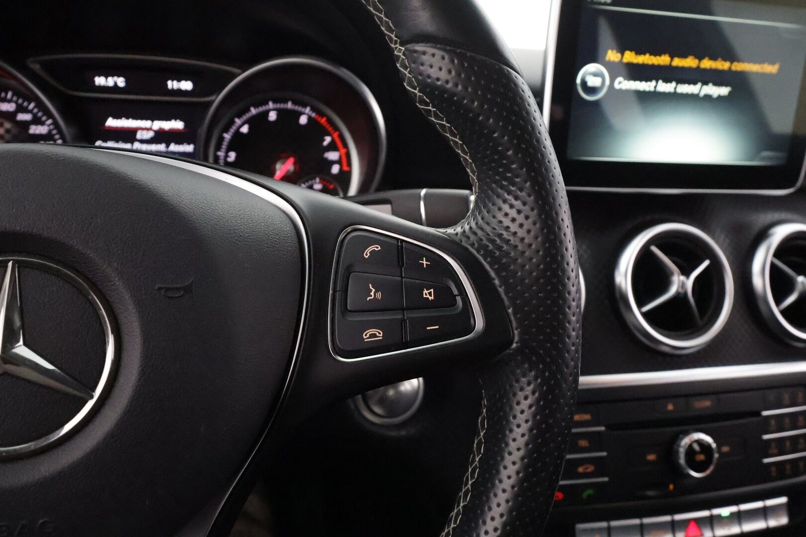 Mercedes-Benz A 2016 180 A Premium Business - | LED | Facelift | P.kamera | Puolinahat | Sporttipenkit | Vakkari | Bluetooth | IHC | Lohko+sisälämmitin | 2x renkaat aluin | Suomiauto | 