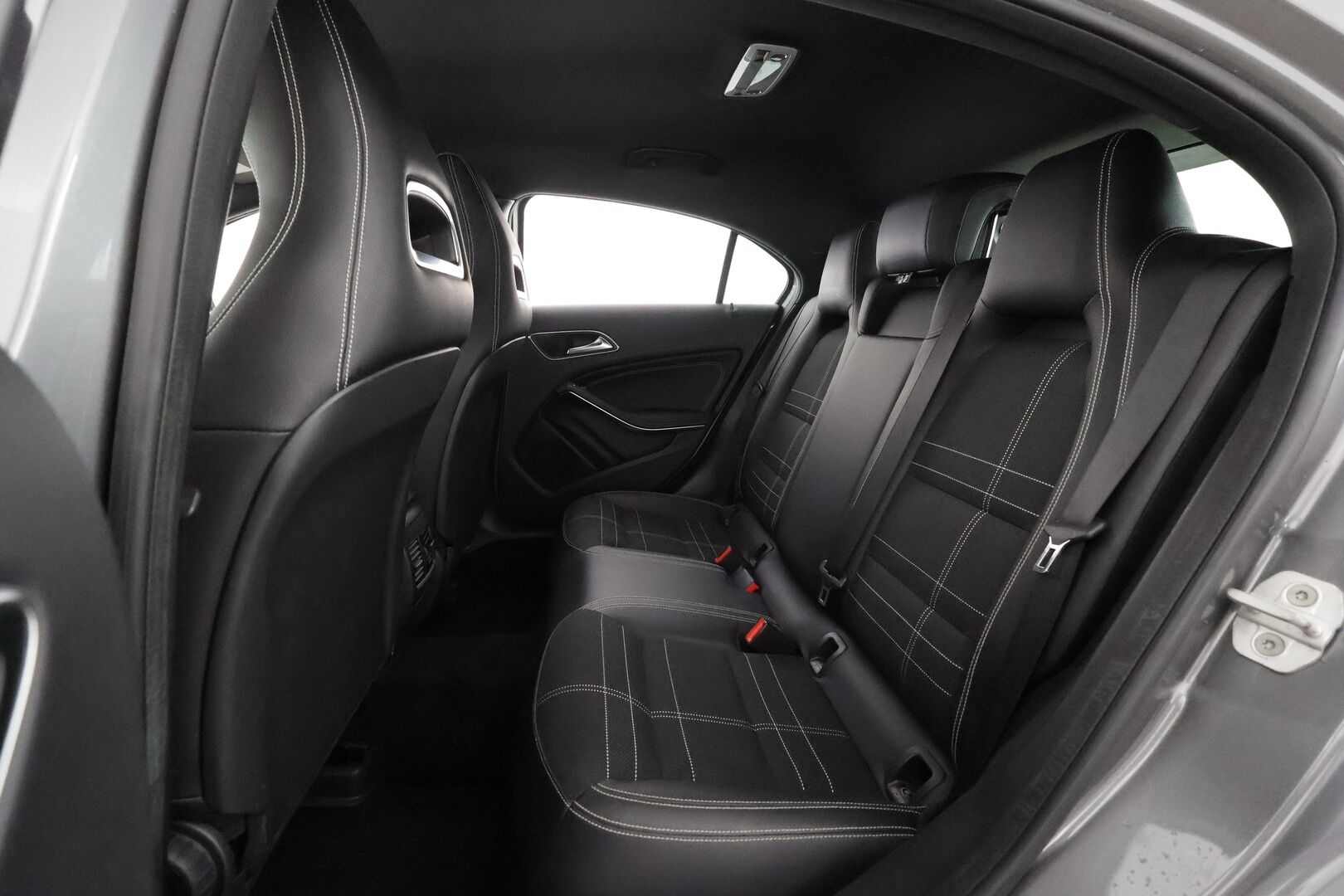 Mercedes-Benz A 2016 180 A Premium Business - | LED | Facelift | P.kamera | Puolinahat | Sporttipenkit | Vakkari | Bluetooth | IHC | Lohko+sisälämmitin | 2x renkaat aluin | Suomiauto | 