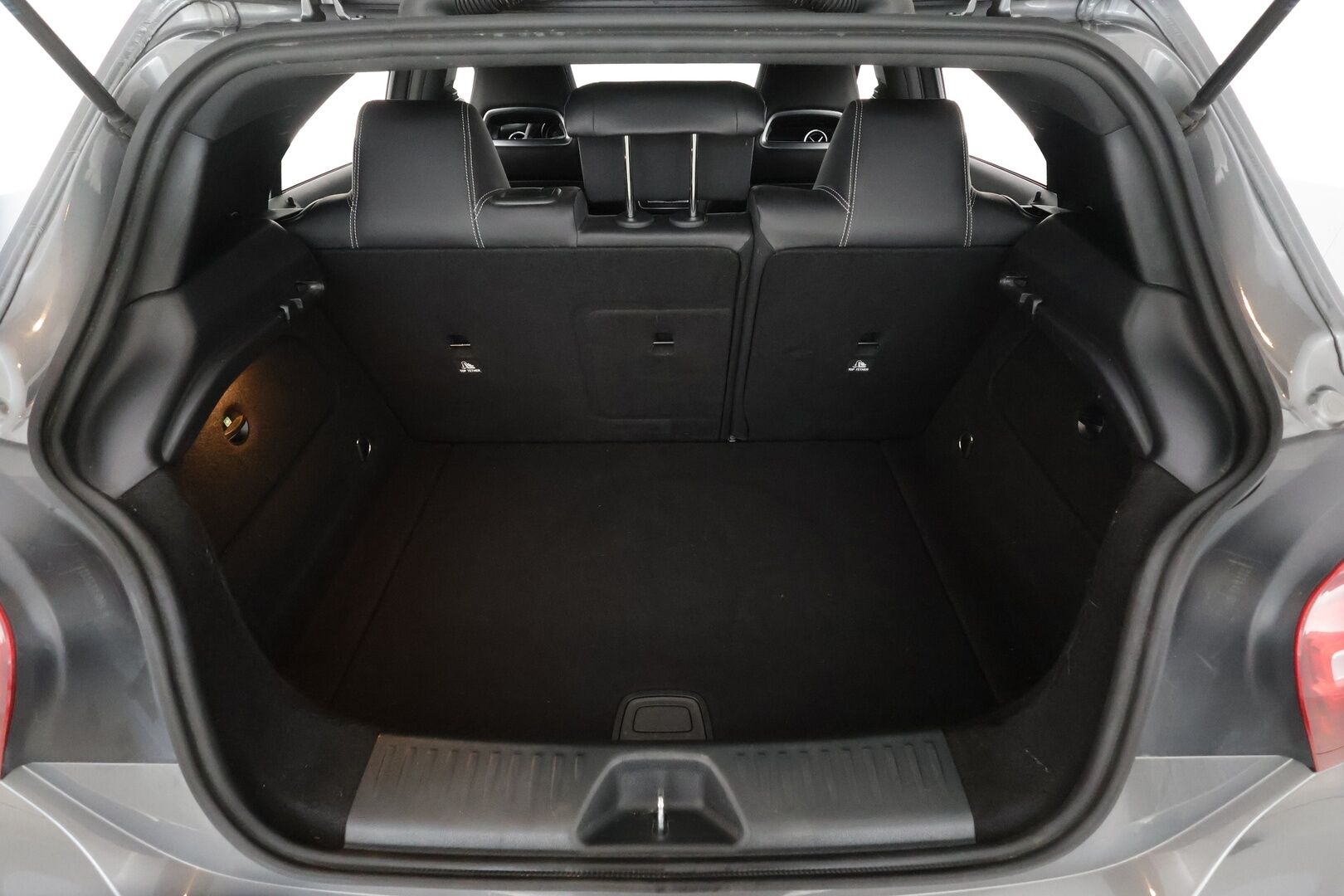Mercedes-Benz A 2016 180 A Premium Business - | LED | Facelift | P.kamera | Puolinahat | Sporttipenkit | Vakkari | Bluetooth | IHC | Lohko+sisälämmitin | 2x renkaat aluin | Suomiauto | 