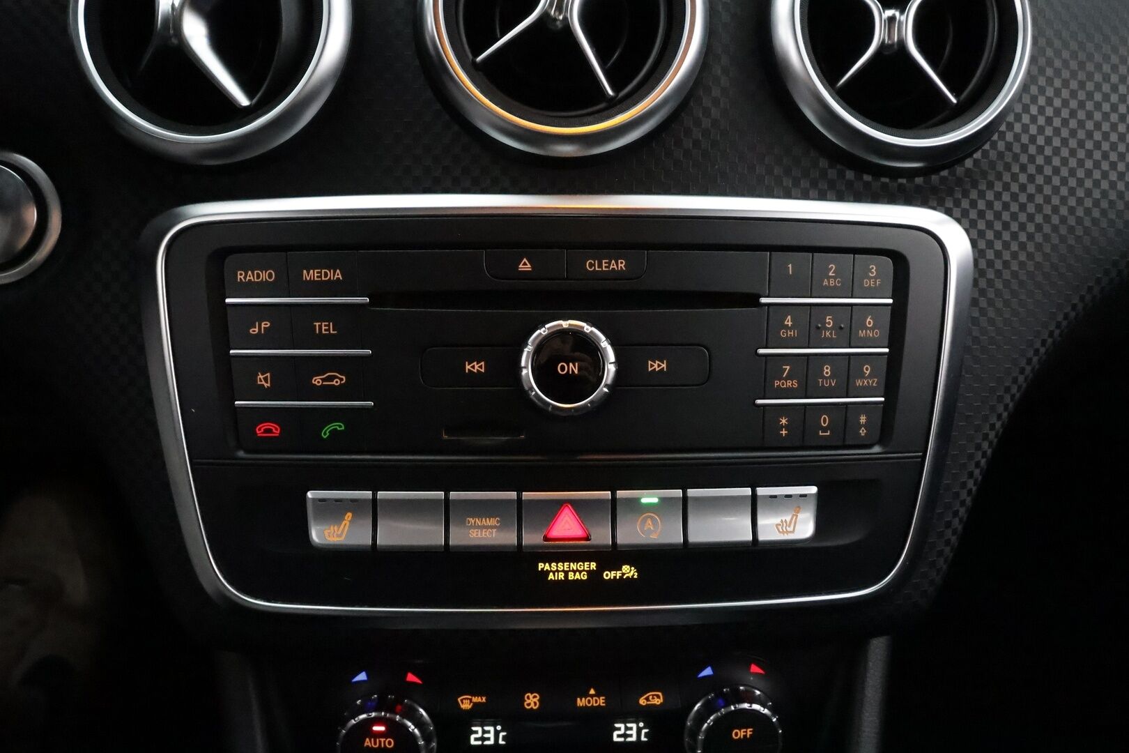 Mercedes-Benz A 2016 180 A Premium Business - | LED | Facelift | P.kamera | Puolinahat | Sporttipenkit | Vakkari | Bluetooth | IHC | Lohko+sisälämmitin | 2x renkaat aluin | Suomiauto | 