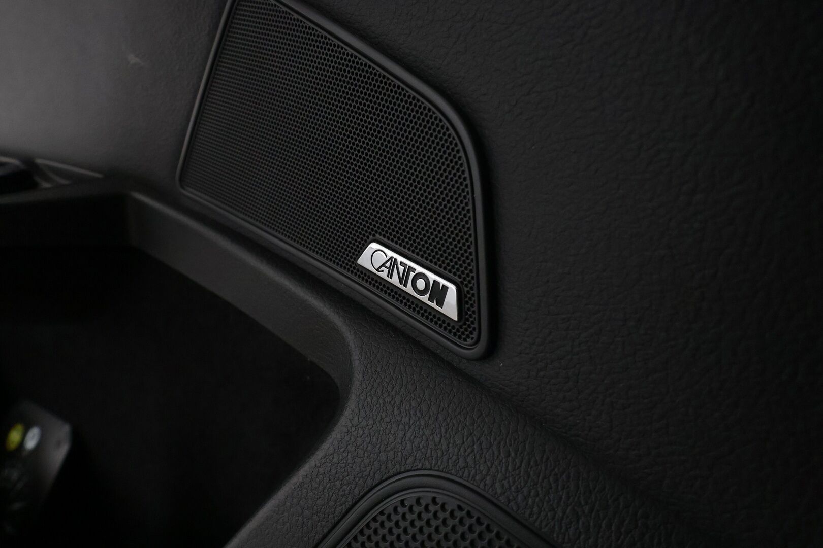 Skoda Superb 2016 Combi 1,4 TSI ACT Style DSG. ** Webasto / Koukku / Adapt.Vakkari / P.kamera / XENON / Muistipenkki / Canton / Navi  ** - Suomi-auto / 2x Renkaat