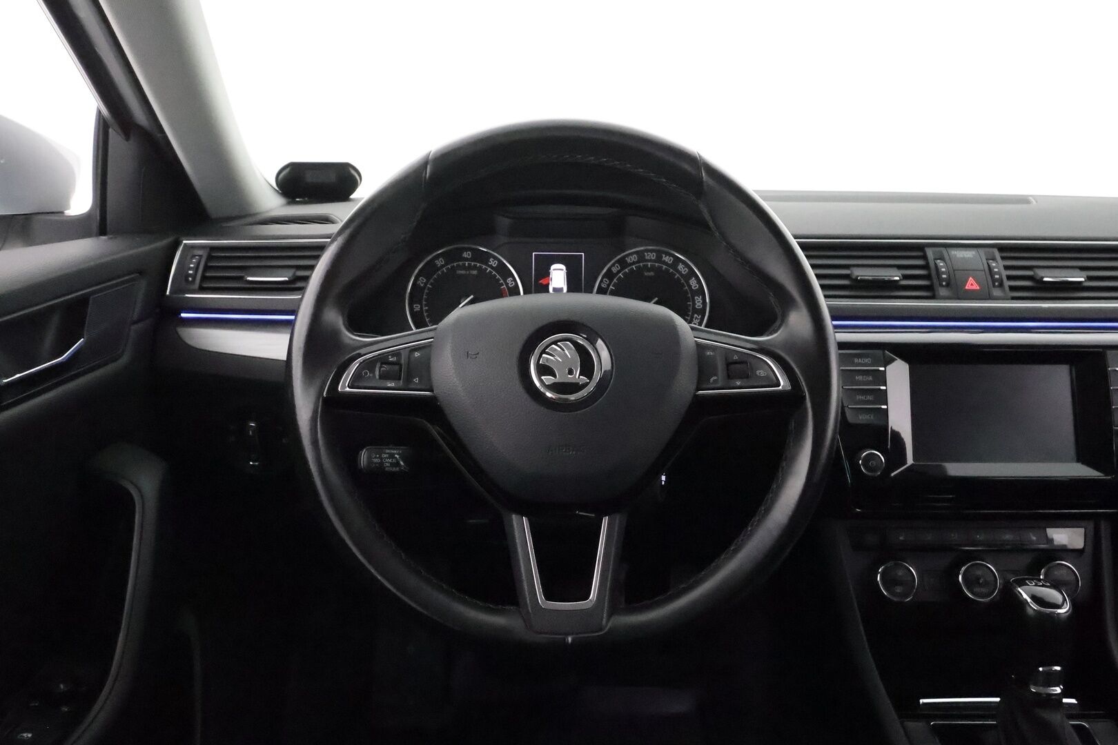 Skoda Superb 2016 Combi 1,4 TSI ACT Style DSG. ** Webasto / Koukku / Adapt.Vakkari / P.kamera / XENON / Muistipenkki / Canton / Navi  ** - Suomi-auto / 2x Renkaat
