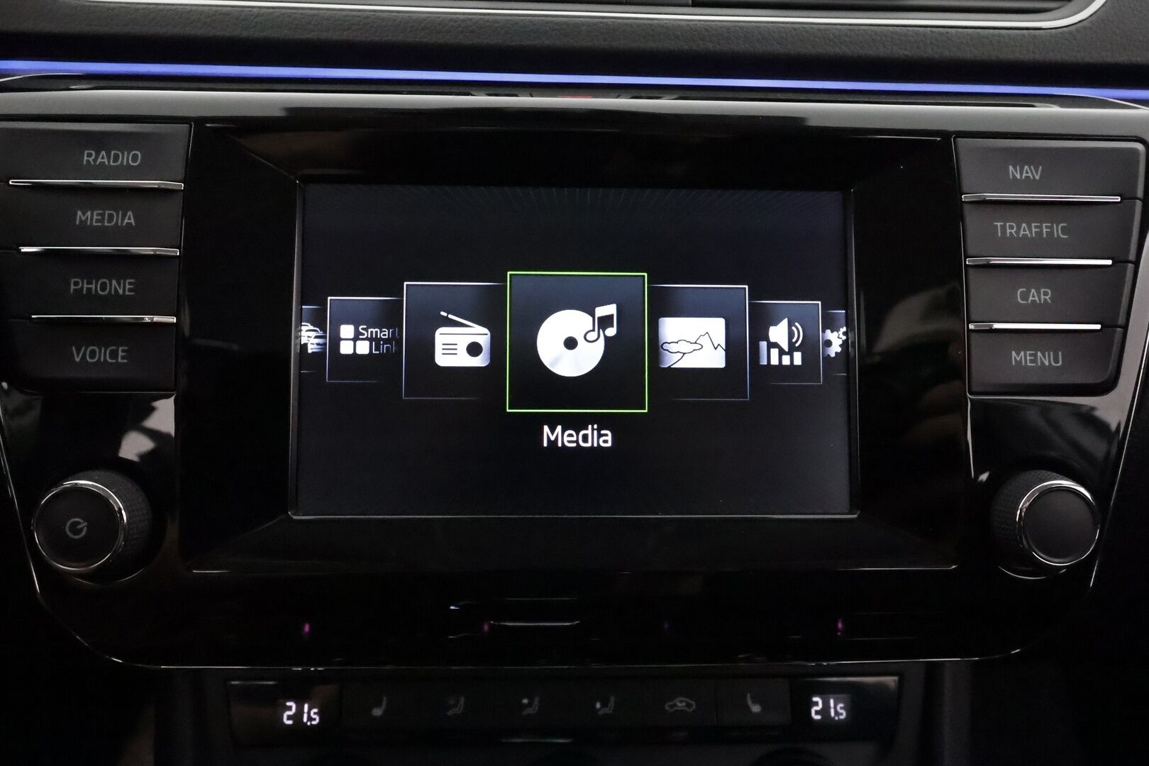 Skoda Superb 2016 Combi 1,4 TSI ACT Style DSG. ** Webasto / Koukku / Adapt.Vakkari / P.kamera / XENON / Muistipenkki / Canton / Navi  ** - Suomi-auto / 2x Renkaat
