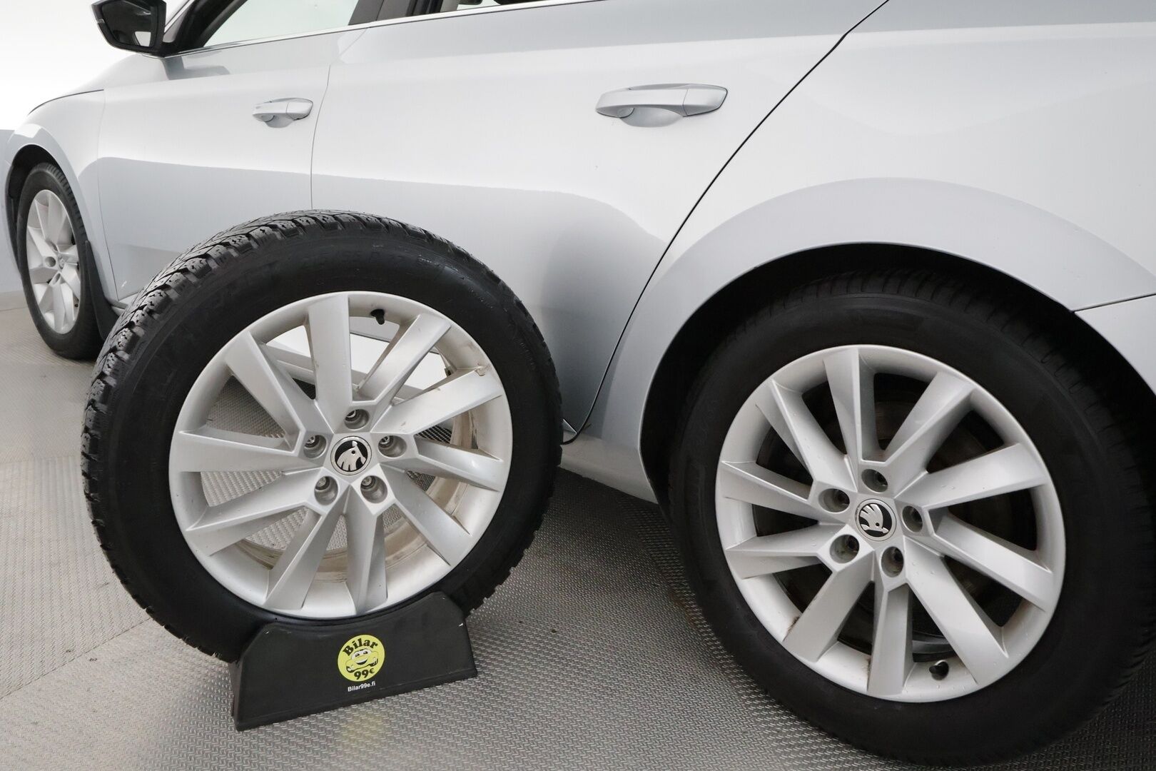 Skoda Superb 2016 Combi 1,4 TSI ACT Style DSG. ** Webasto / Koukku / Adapt.Vakkari / P.kamera / XENON / Muistipenkki / Canton / Navi  ** - Suomi-auto / 2x Renkaat