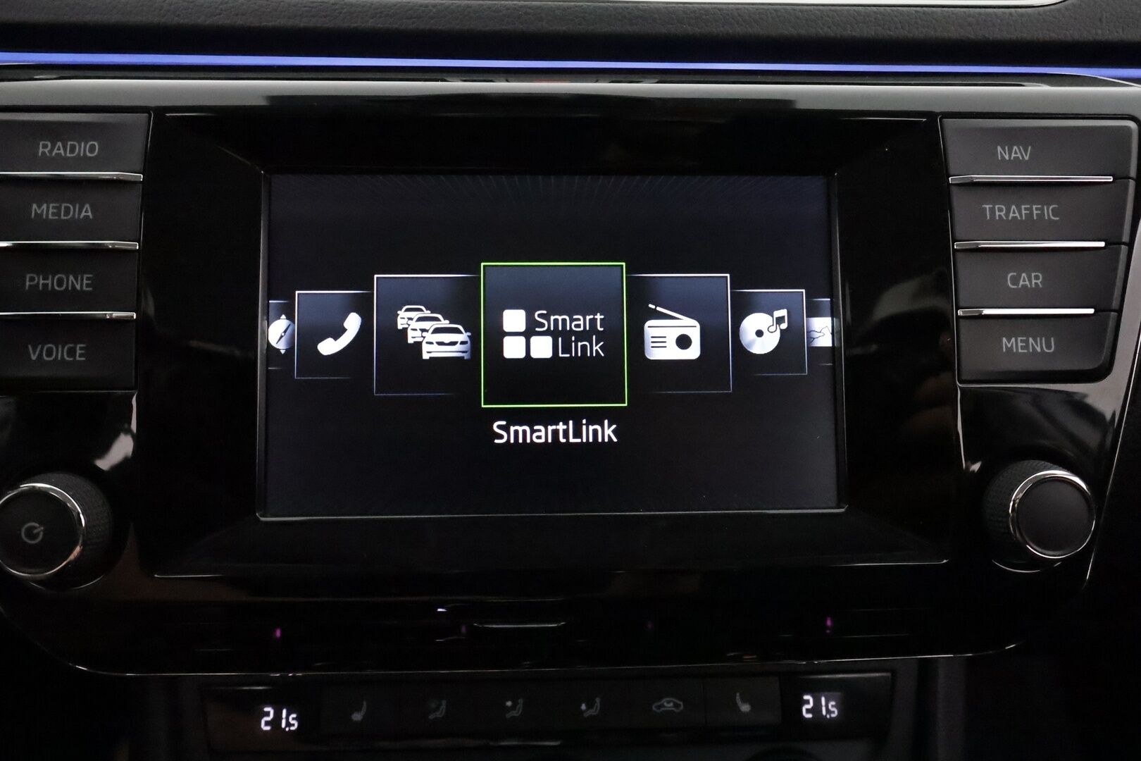 Skoda Superb 2016 Combi 1,4 TSI ACT Style DSG. ** Webasto / Koukku / Adapt.Vakkari / P.kamera / XENON / Muistipenkki / Canton / Navi  ** - Suomi-auto / 2x Renkaat