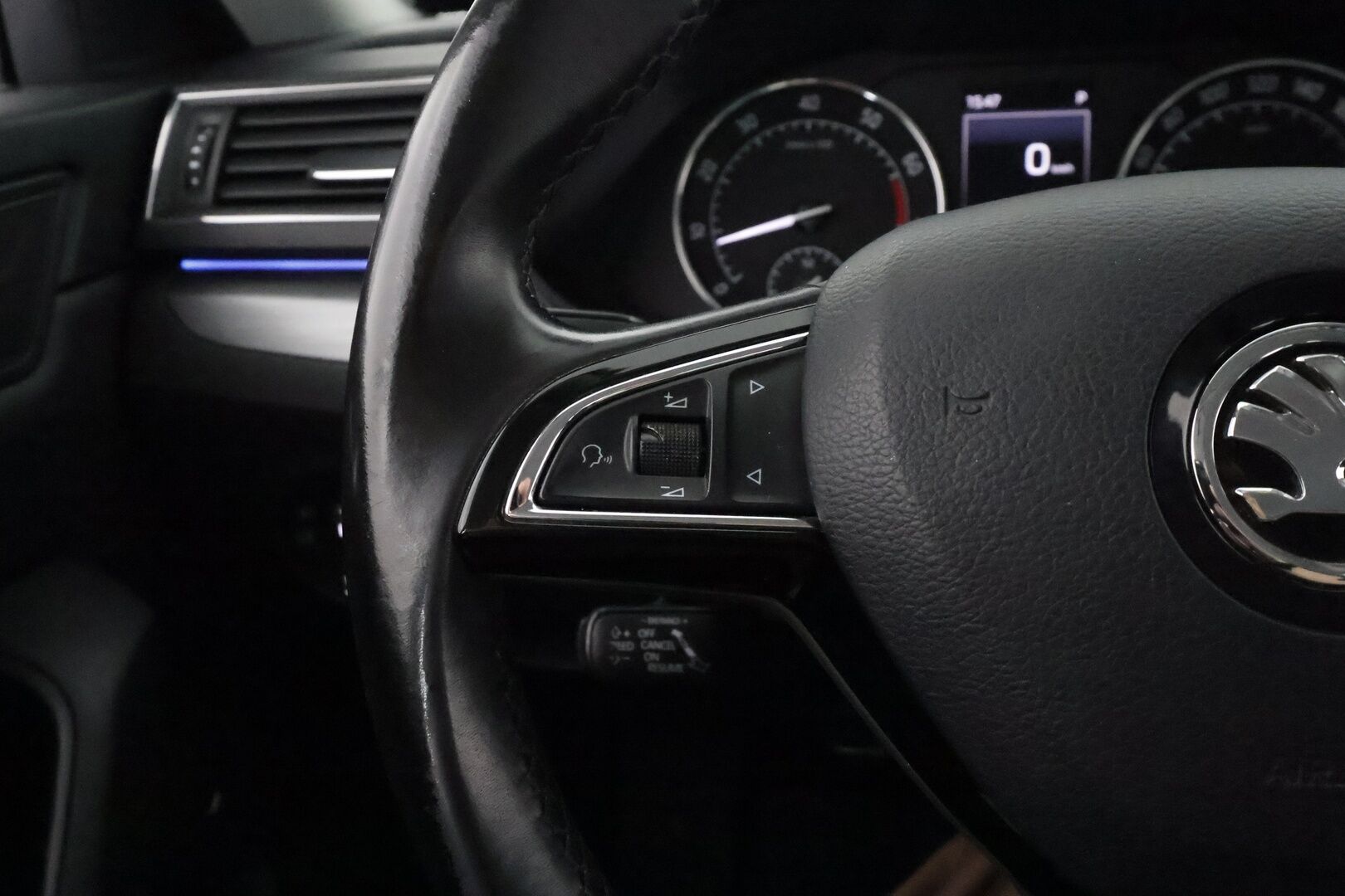 Skoda Superb 2016 Combi 1,4 TSI ACT Style DSG. ** Webasto / Koukku / Adapt.Vakkari / P.kamera / XENON / Muistipenkki / Canton / Navi  ** - Suomi-auto / 2x Renkaat