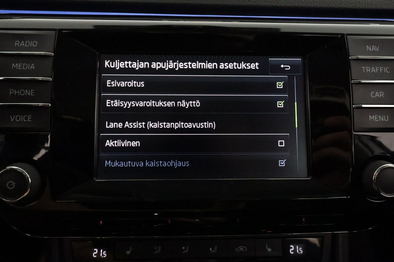 Skoda Superb 2016 Combi 1,4 TSI ACT Style DSG. ** Webasto / Koukku / Adapt.Vakkari / P.kamera / XENON / Muistipenkki / Canton / Navi  ** - Suomi-auto / 2x Renkaat