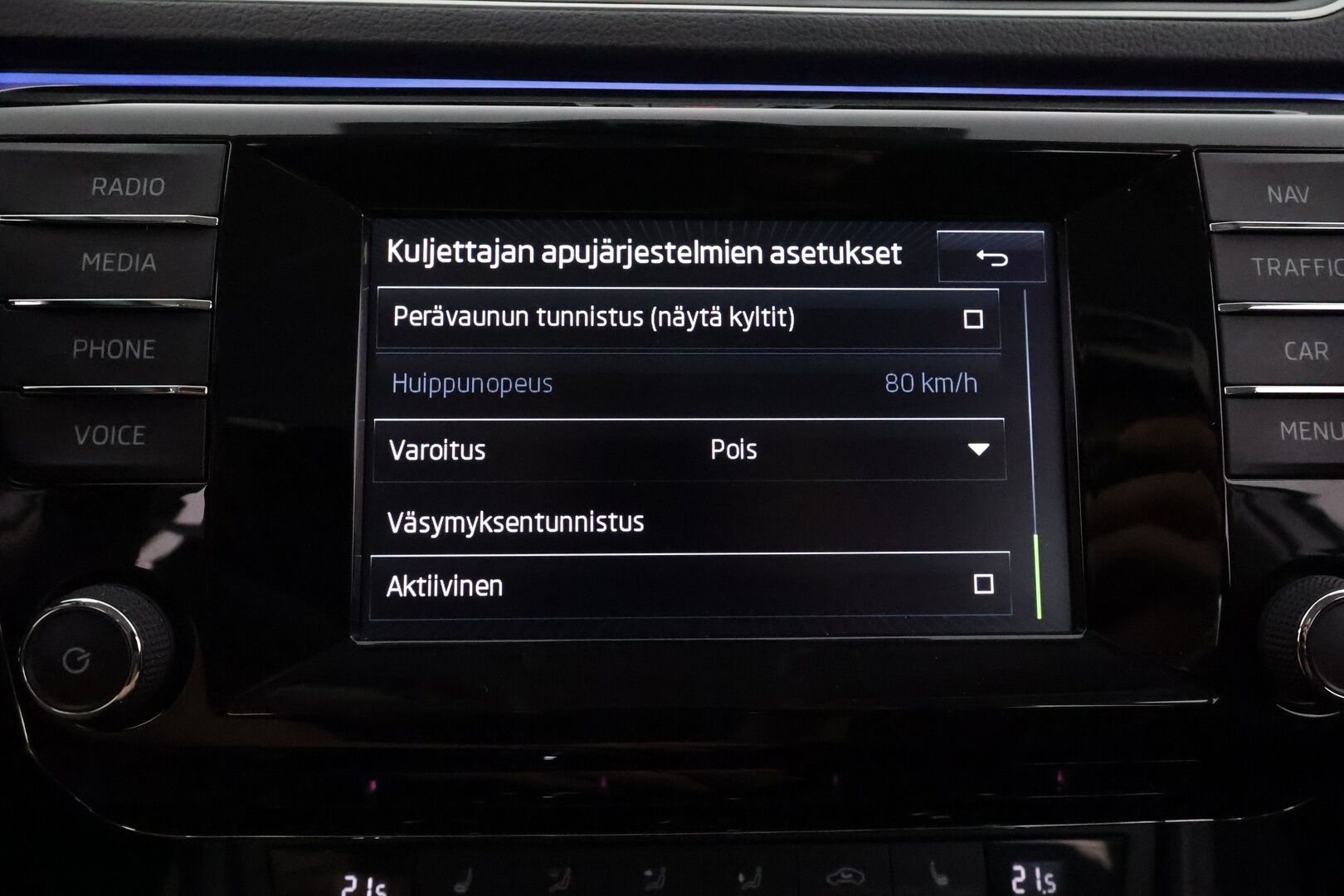 Skoda Superb 2016 Combi 1,4 TSI ACT Style DSG. ** Webasto / Koukku / Adapt.Vakkari / P.kamera / XENON / Muistipenkki / Canton / Navi  ** - Suomi-auto / 2x Renkaat