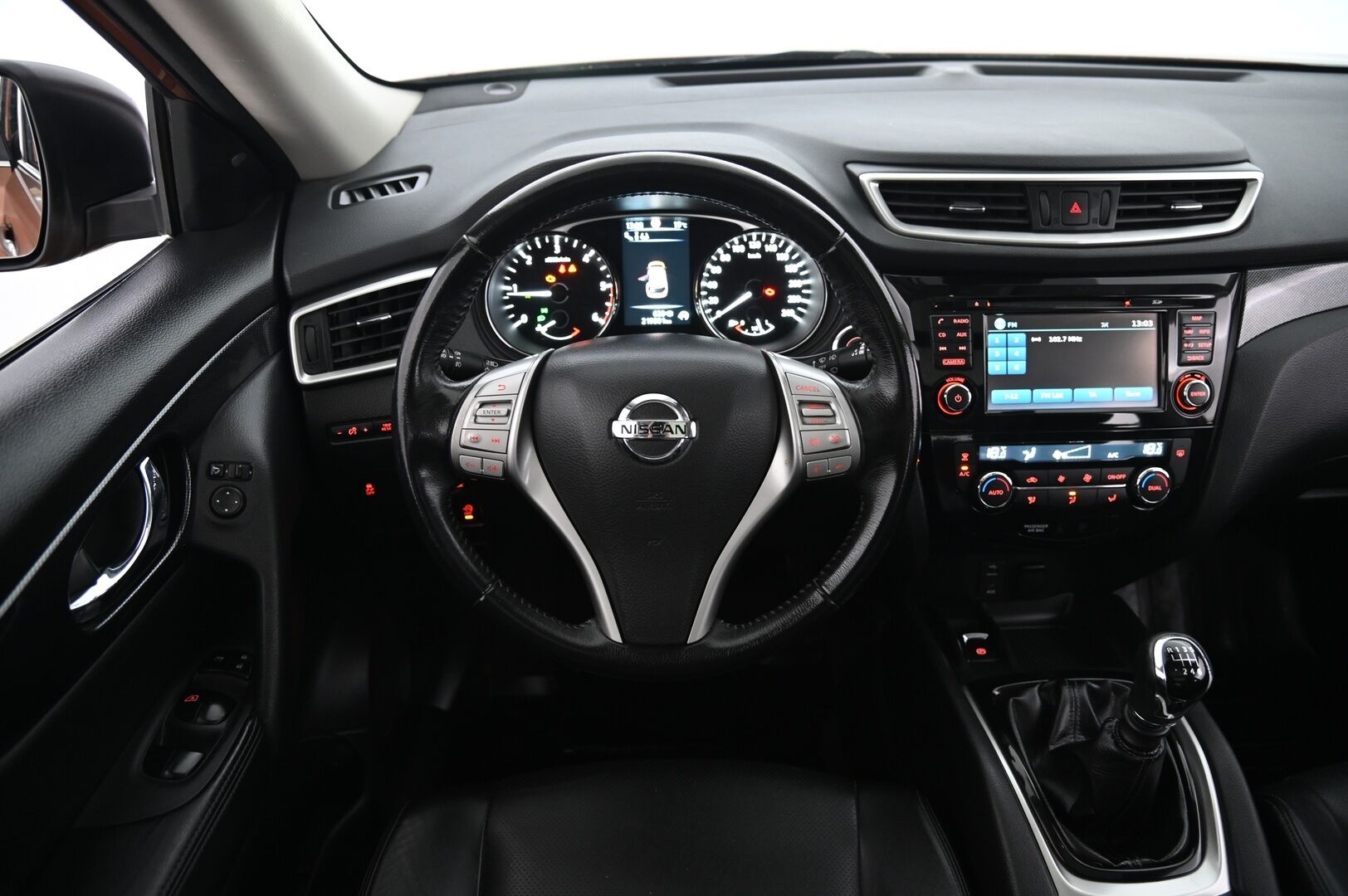 Nissan X-Trail 2016 dCi 130 Tekna 4WD 6 MT Moonroof *YritysOutlet - Myydään vain yrityksille* Panorama / Koukku / Lohko / Vakkari / Navi* - *YritysOutlet - Myydään vain yrityksille*