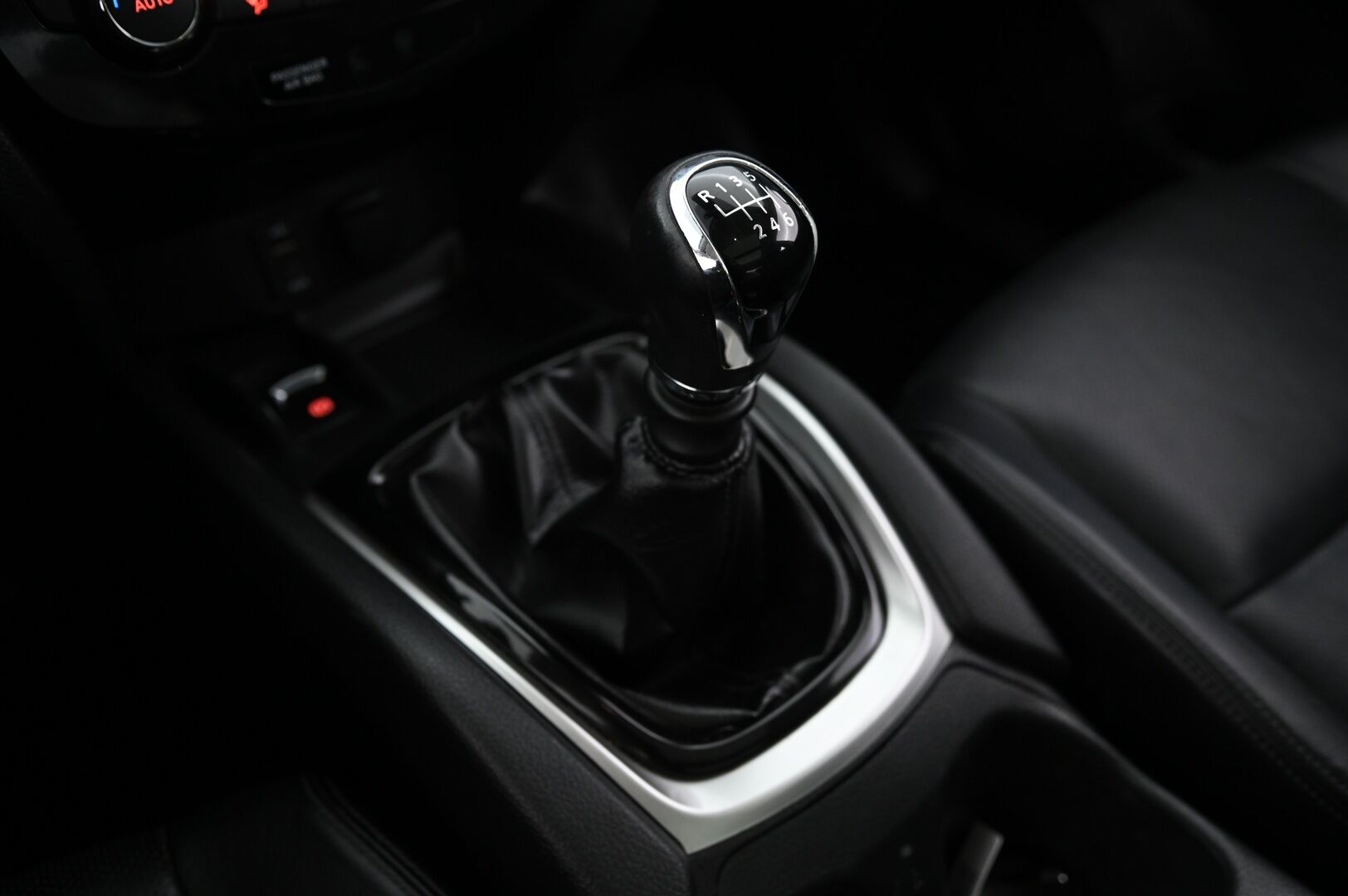 Nissan X-Trail 2016 dCi 130 Tekna 4WD 6 MT Moonroof *YritysOutlet - Myydään vain yrityksille* Panorama / Koukku / Lohko / Vakkari / Navi* - *YritysOutlet - Myydään vain yrityksille*