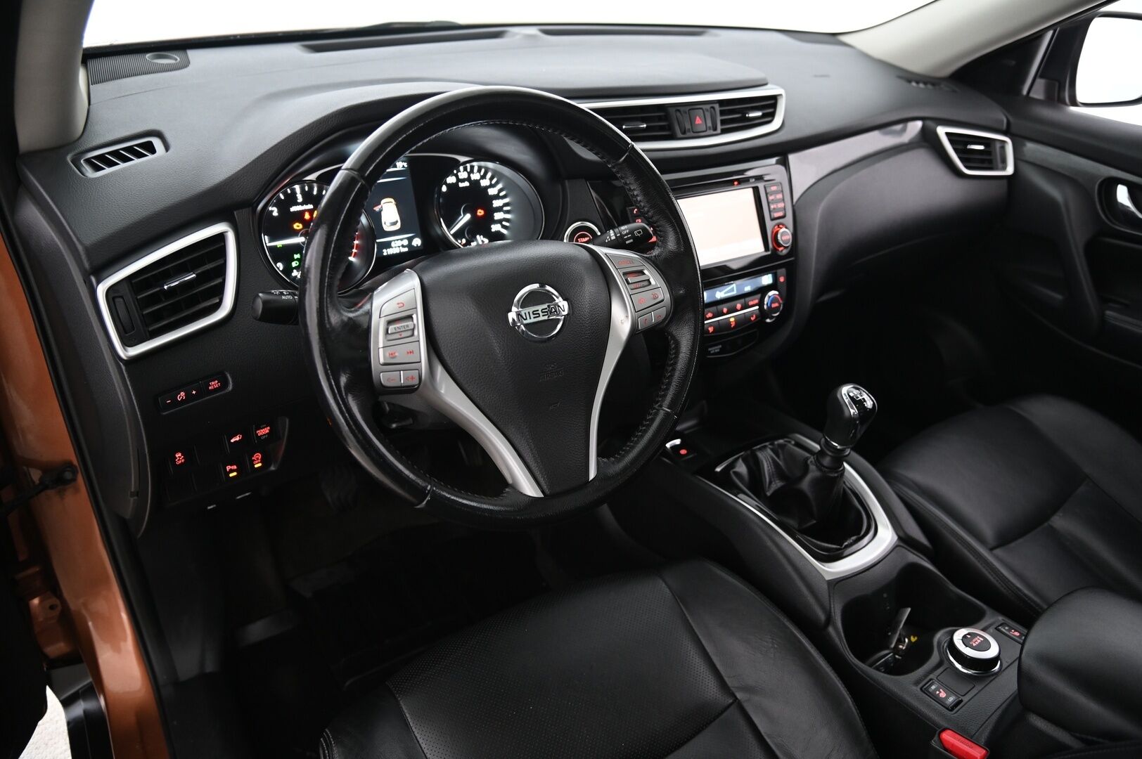 Nissan X-Trail 2016 dCi 130 Tekna 4WD 6 MT Moonroof *YritysOutlet - Myydään vain yrityksille* Panorama / Koukku / Lohko / Vakkari / Navi* - *YritysOutlet - Myydään vain yrityksille*