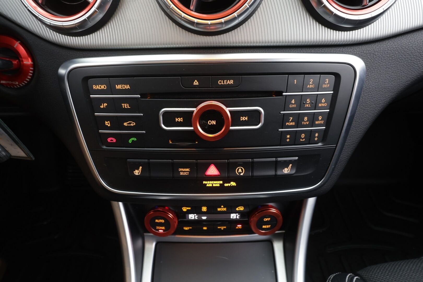 Mercedes-Benz CLA 2016 180 A Shooting Brake Premium Business - | Puolinahat | Sporttipenkit | Xenon | P.kamera | Bluetooth | Vakkari | Lohko + sisälämmitin | Penkinlämmittimet | Suomiauto | 2x renkaat aluin | 
