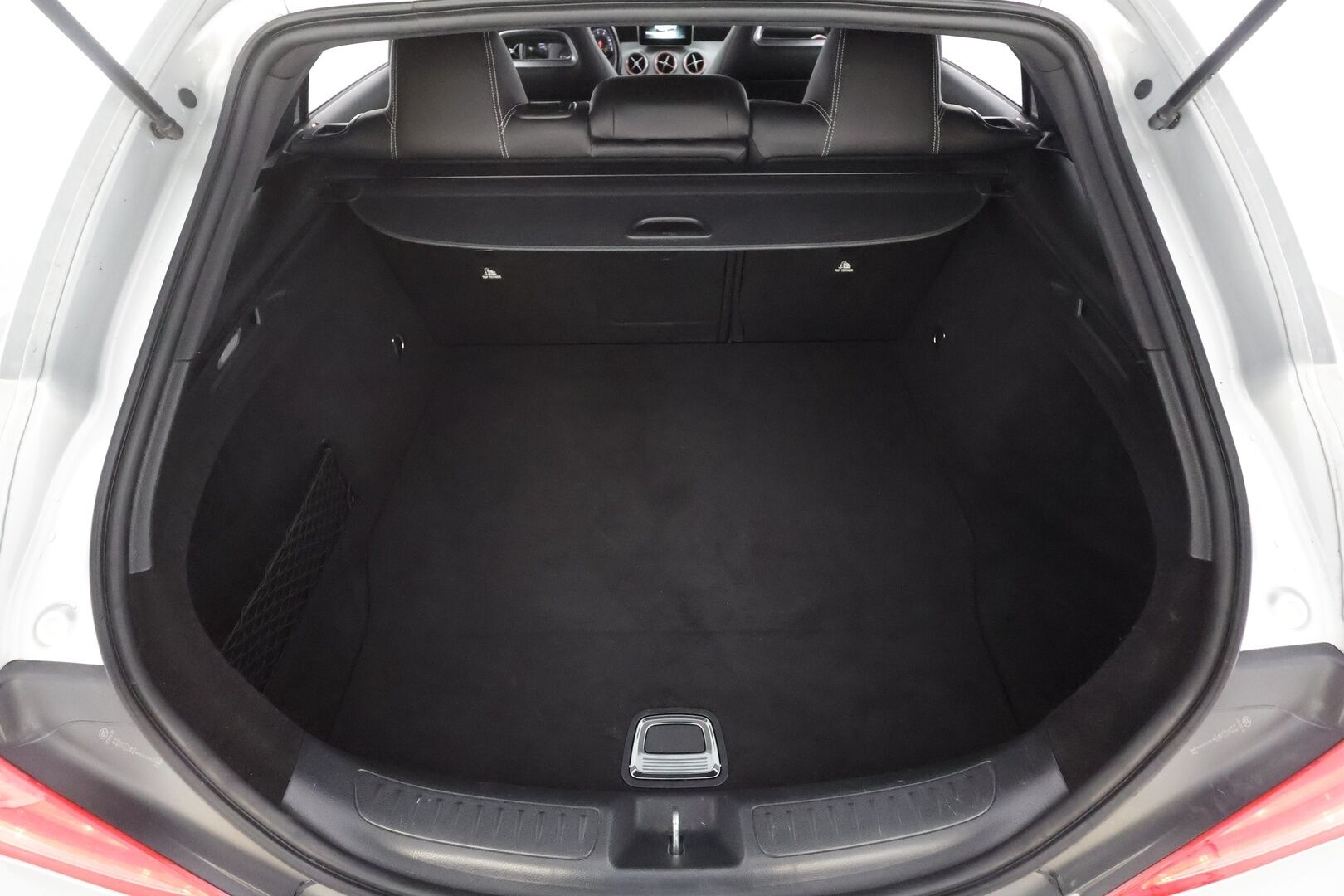 Mercedes-Benz CLA 2016 180 A Shooting Brake Premium Business - | Puolinahat | Sporttipenkit | Xenon | P.kamera | Bluetooth | Vakkari | Lohko + sisälämmitin | Penkinlämmittimet | Suomiauto | 2x renkaat aluin | 
